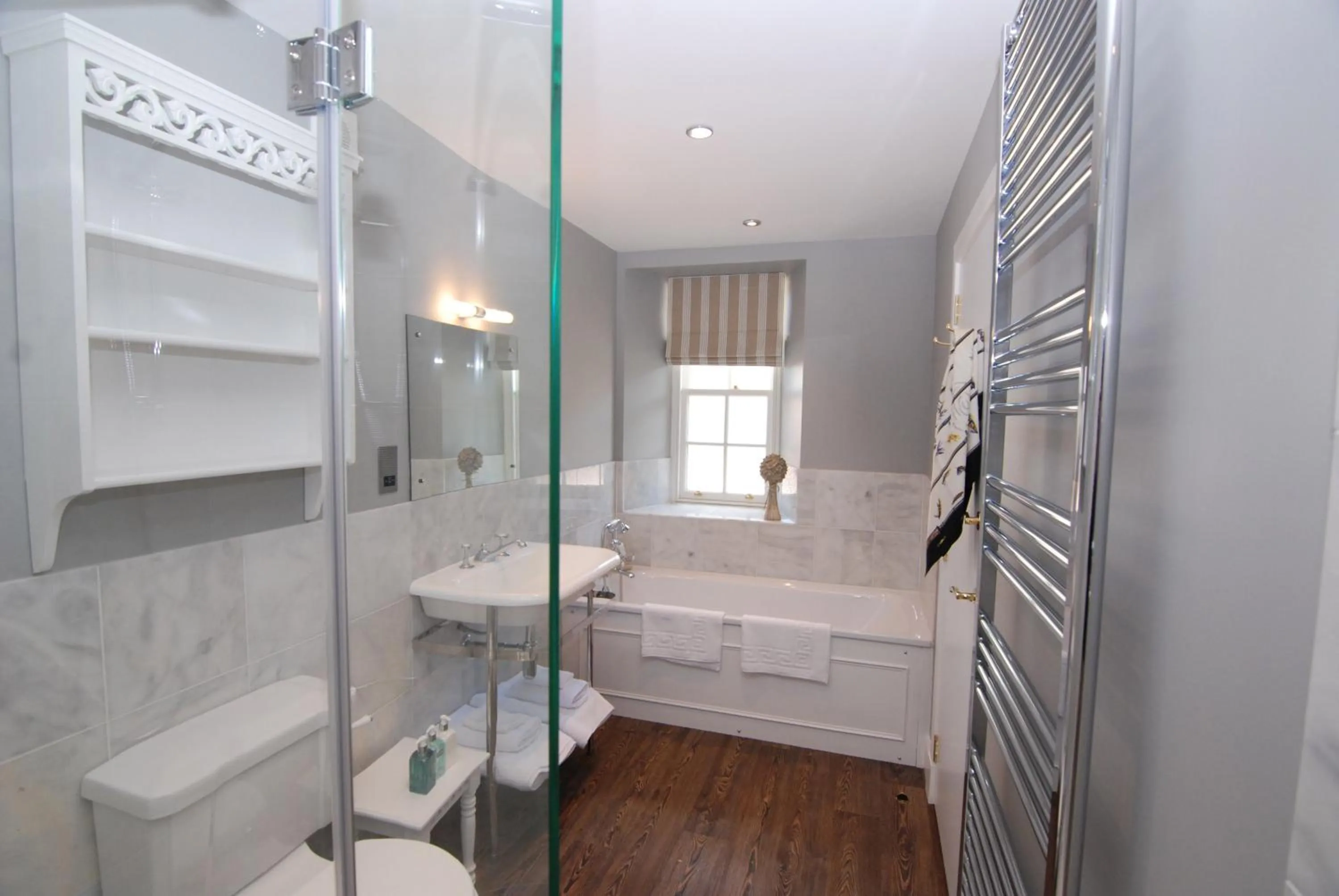 Bathroom in Meikleour Arms Hotel & Restaurant