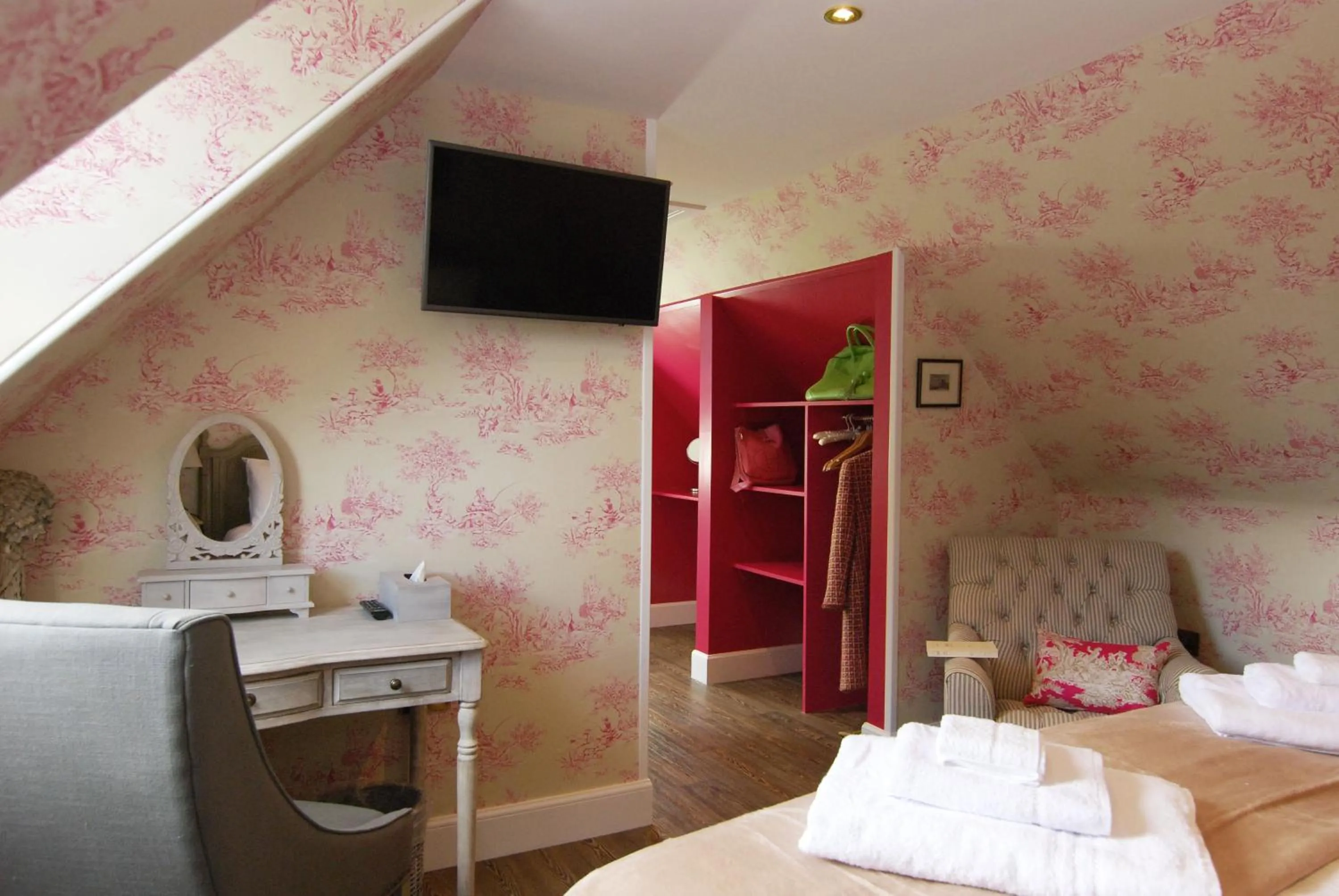 Bedroom, Bed in Meikleour Arms Hotel & Restaurant