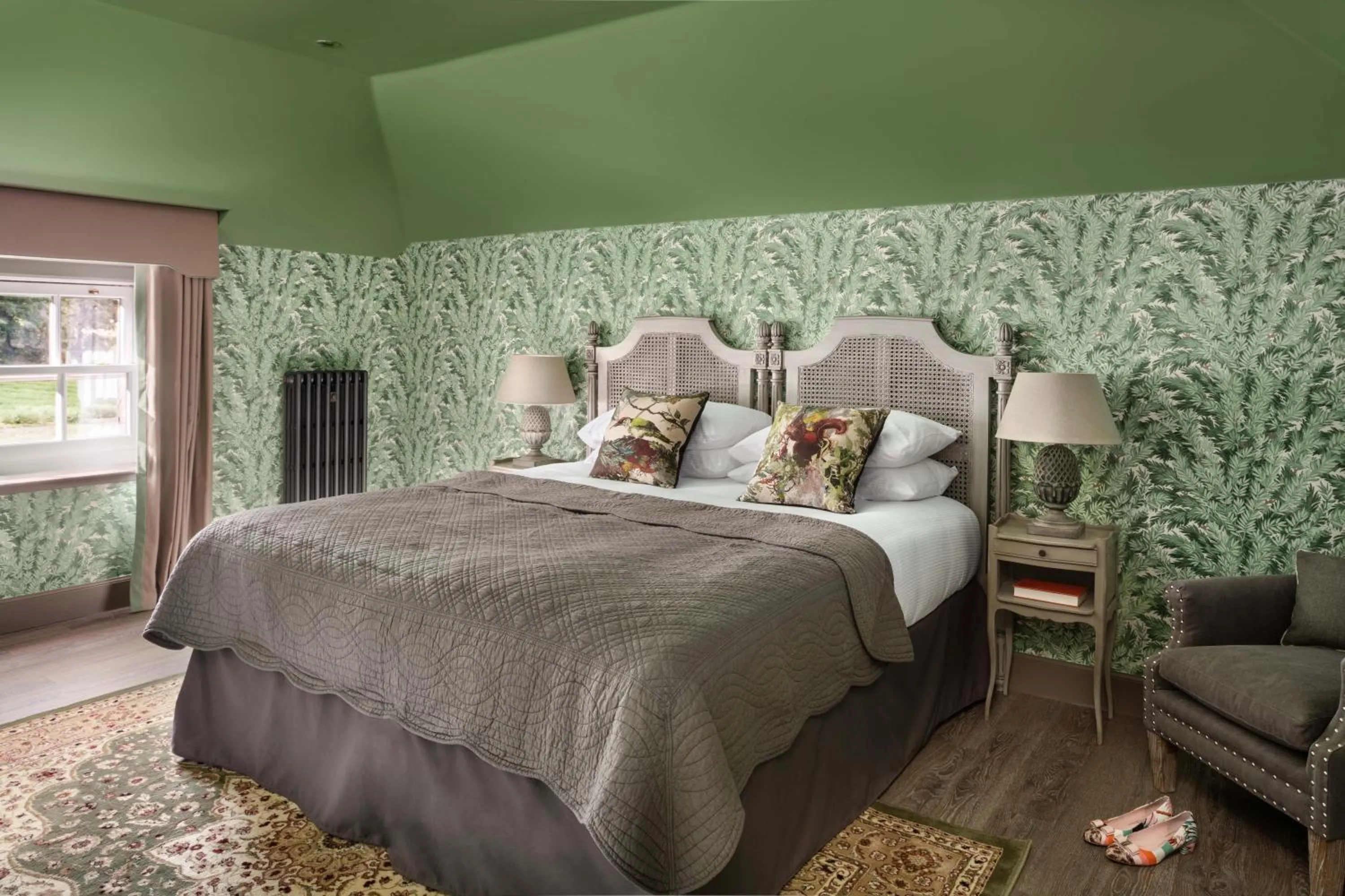 Bed in Meikleour Arms Hotel & Restaurant