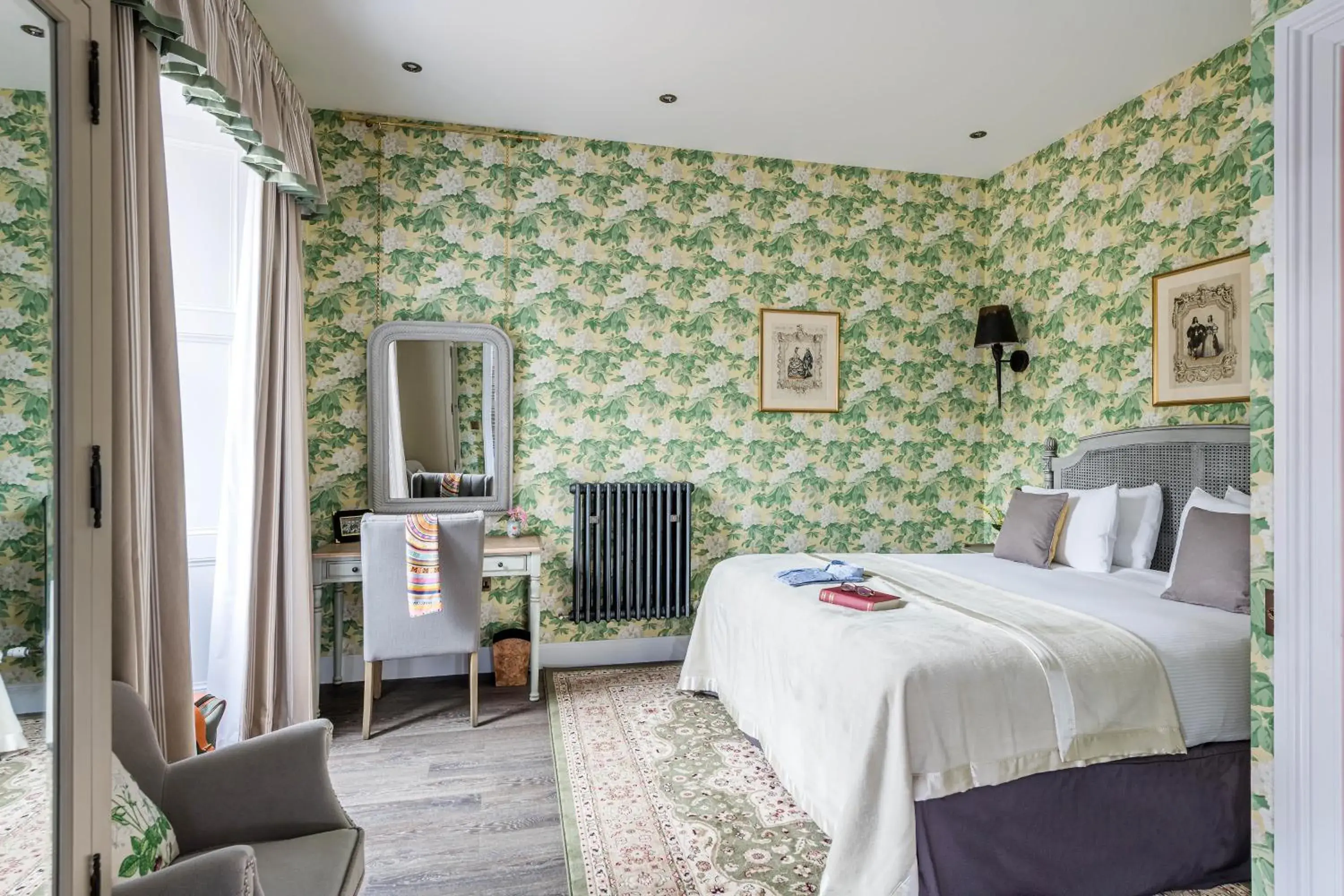 Two-Bedroom Villa in Meikleour Arms Hotel & Restaurant Two-Bedroom Villa in Meikleour Arms Hotel & Restaurant