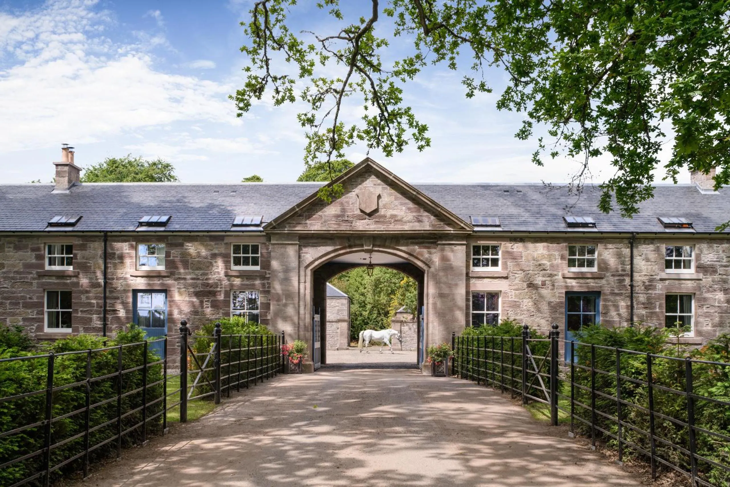 Facade/entrance in Meikleour Arms Hotel & Restaurant