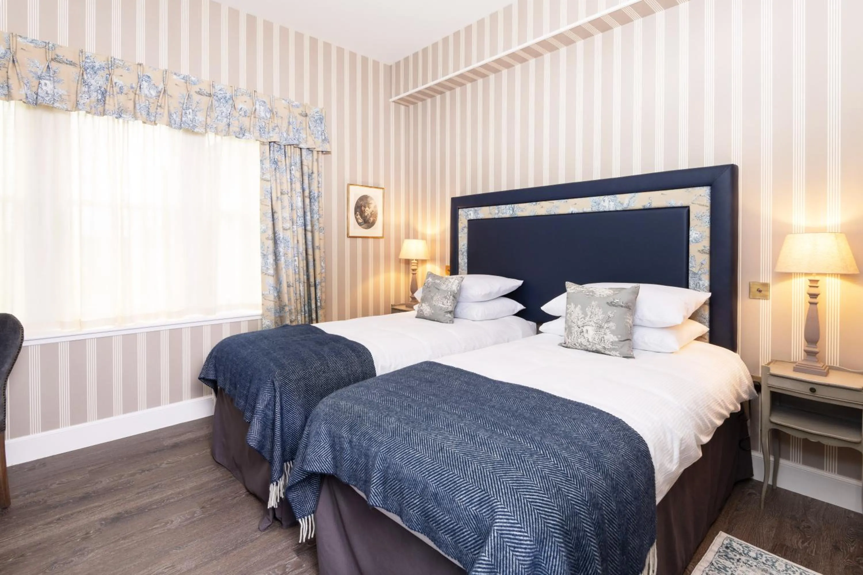 Bedroom, Bed in Meikleour Arms Hotel & Restaurant