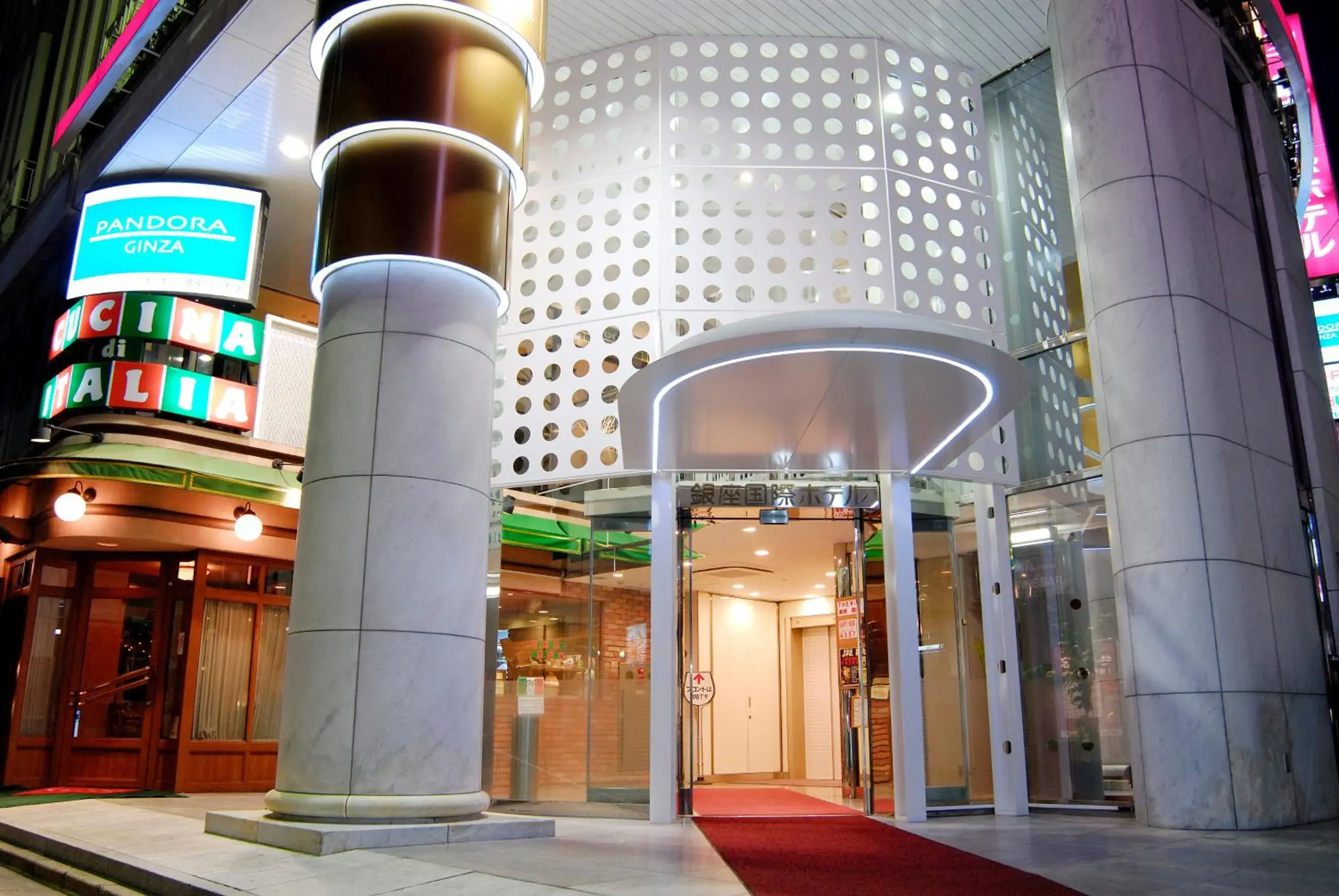 Facade/entrance in Ginza International Hotel Facade/entrance in Ginza International Hotel