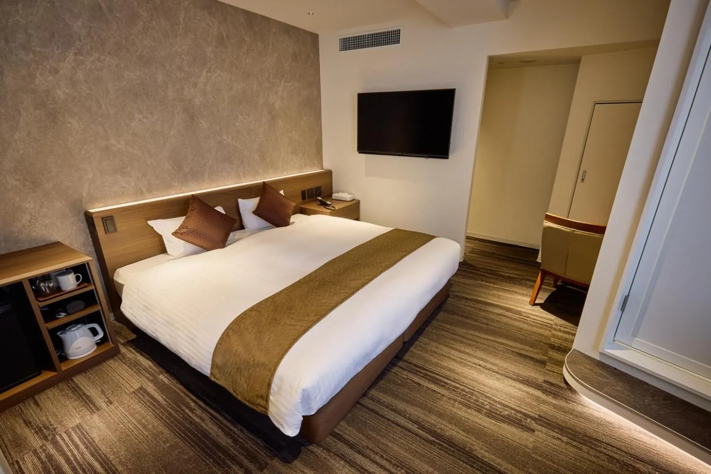 Bed in Ginza International Hotel