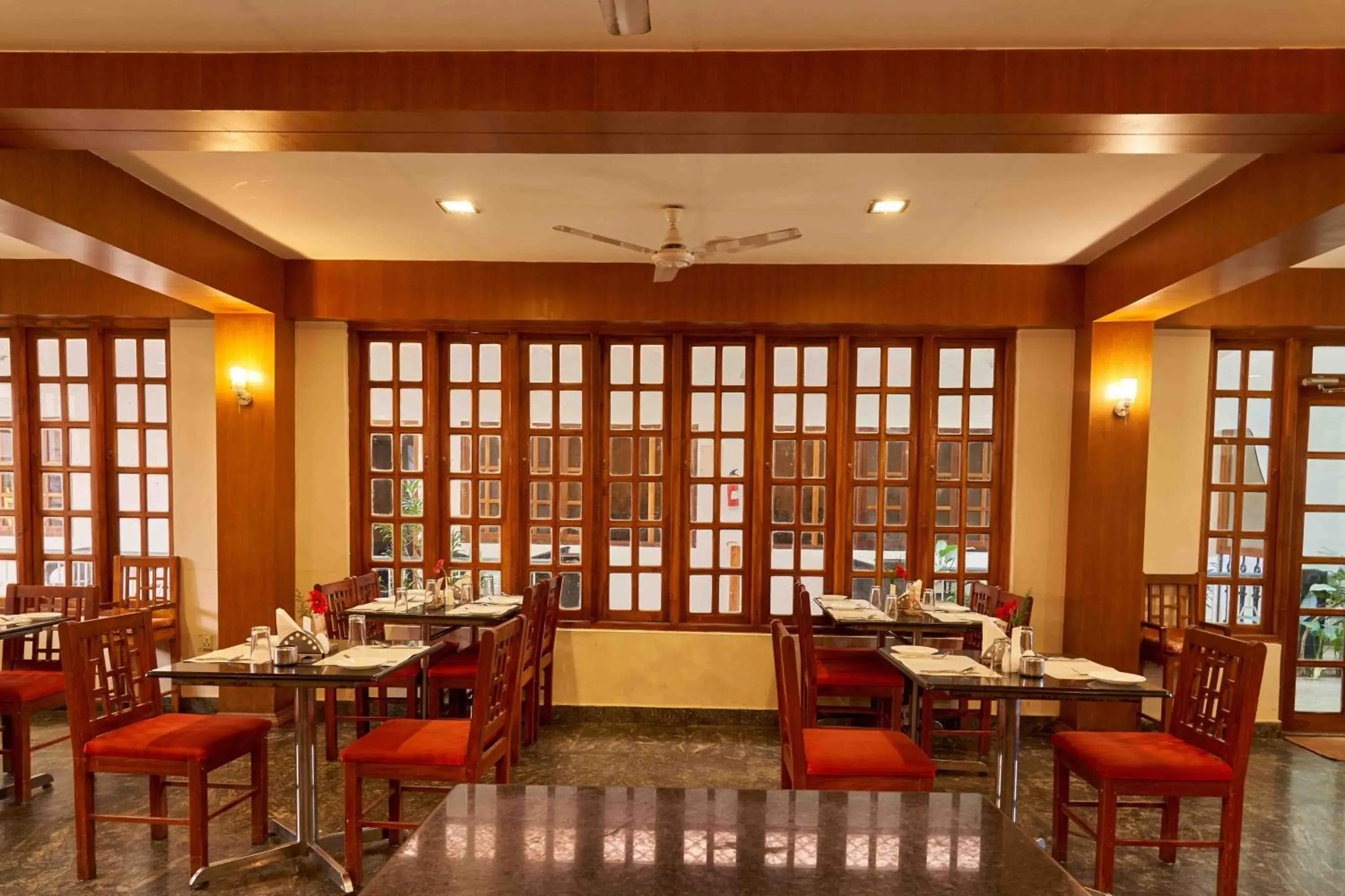 Restaurant/places to eat in Hotel Mamallaa Heritage Restaurant/places to eat in Hotel Mamallaa Heritage