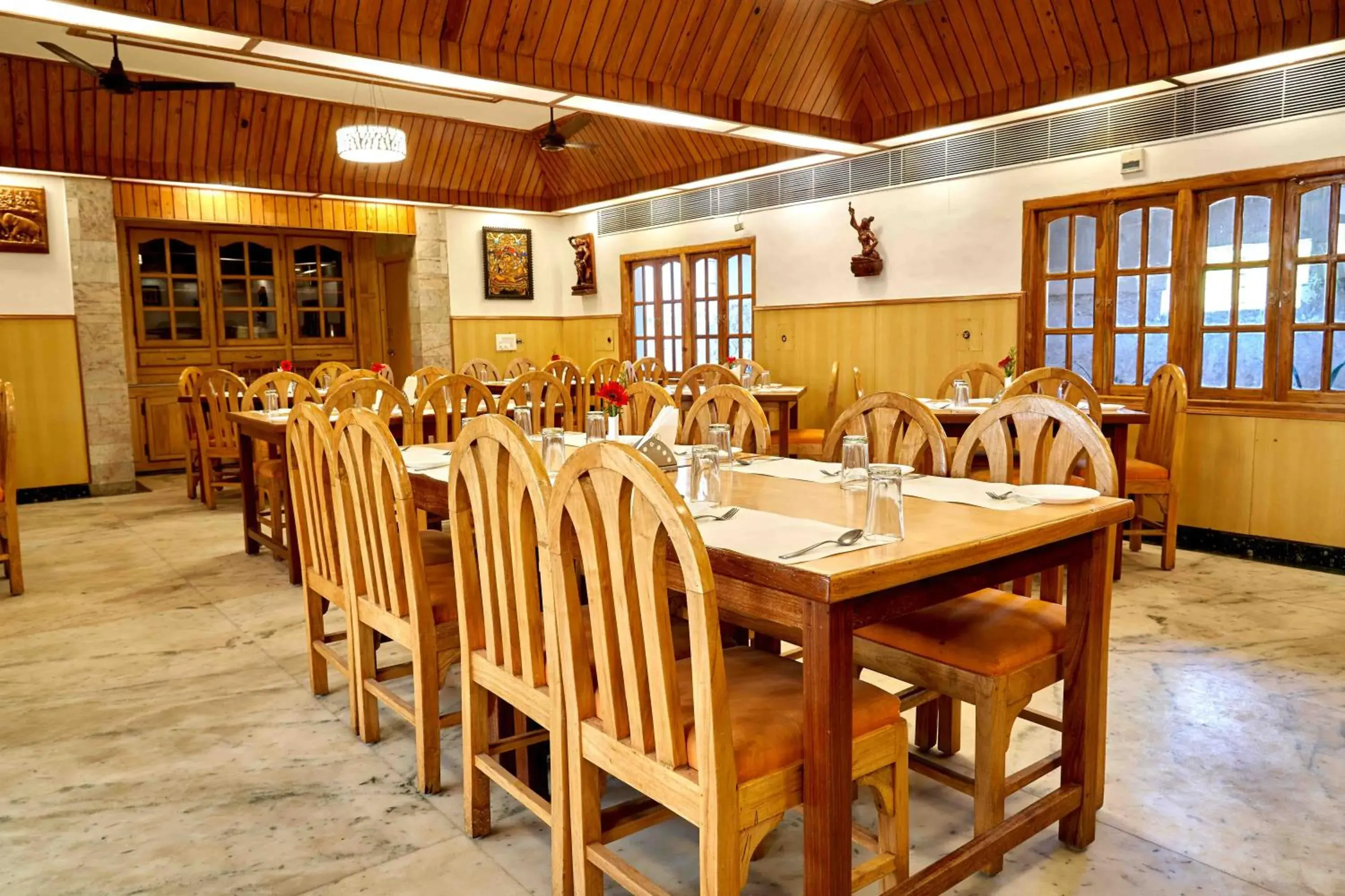 Restaurant/places to eat in Hotel Mamallaa Heritage Restaurant/places to eat in Hotel Mamallaa Heritage