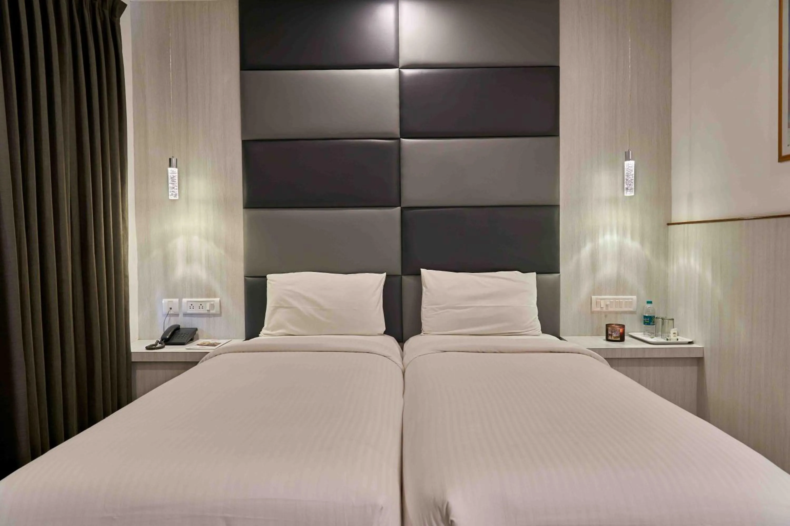 Bed in Hotel Mamallaa Heritage