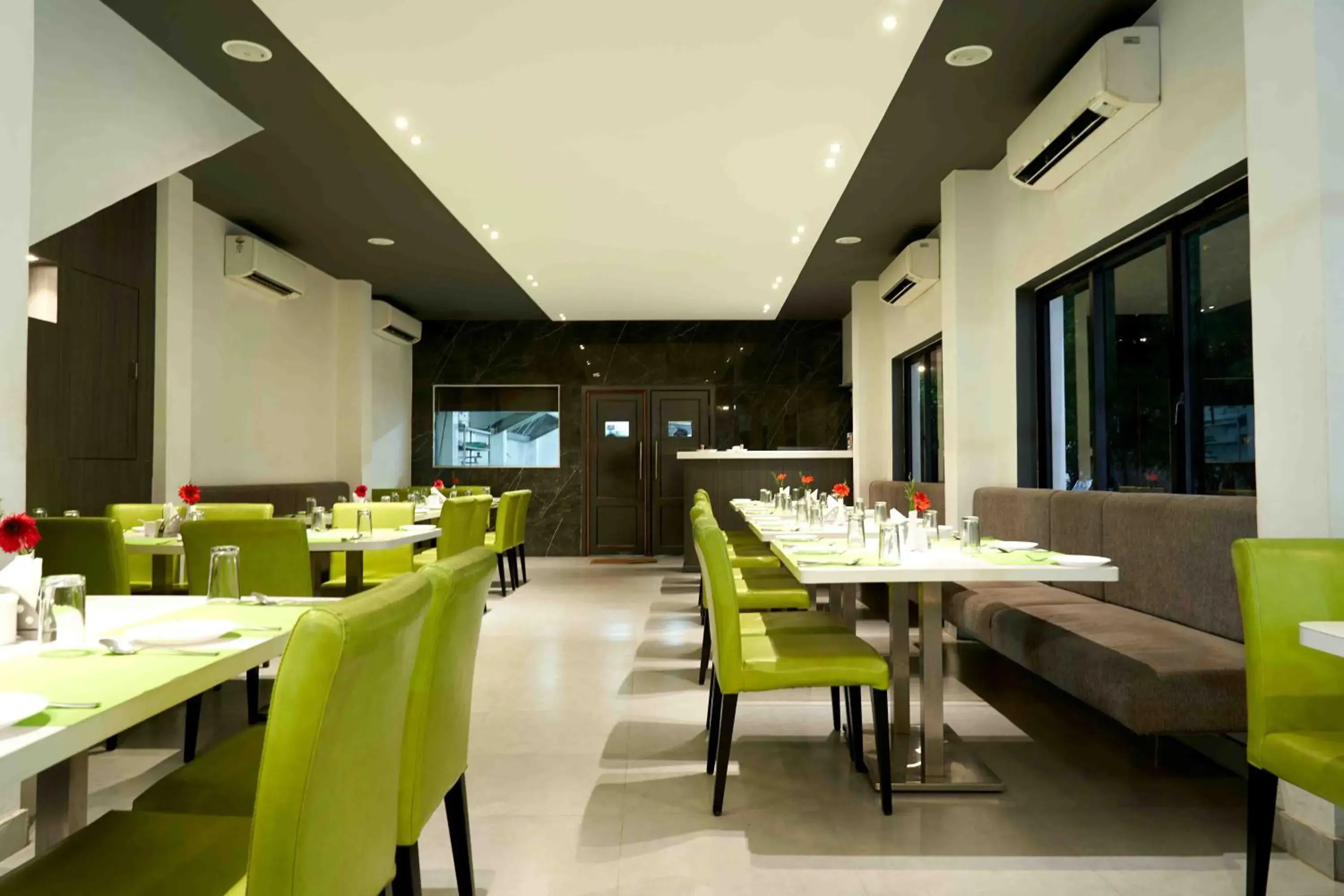 Restaurant/places to eat in Hotel Mamallaa Heritage Restaurant/places to eat in Hotel Mamallaa Heritage