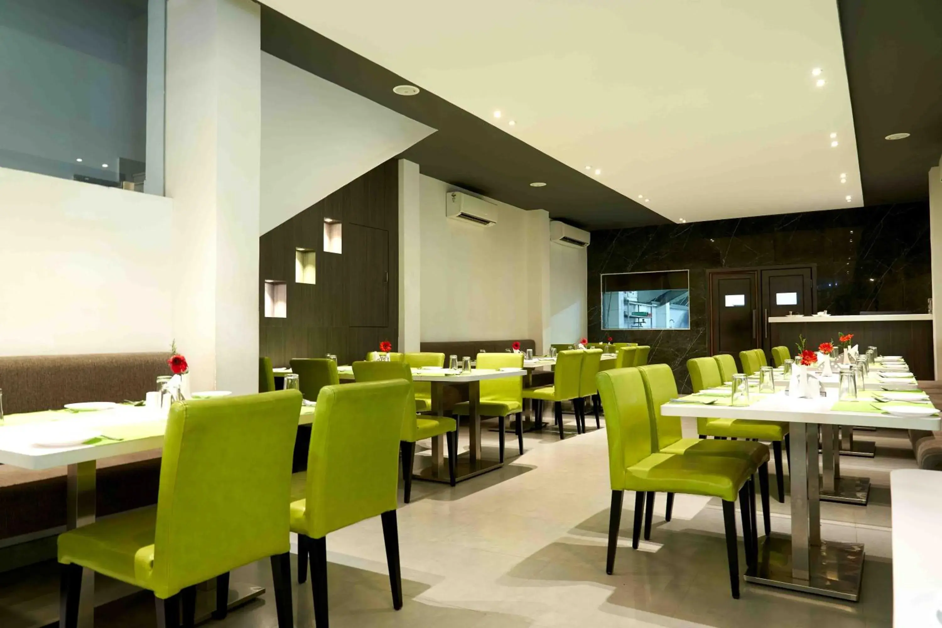 Restaurant/places to eat in Hotel Mamallaa Heritage Restaurant/places to eat in Hotel Mamallaa Heritage