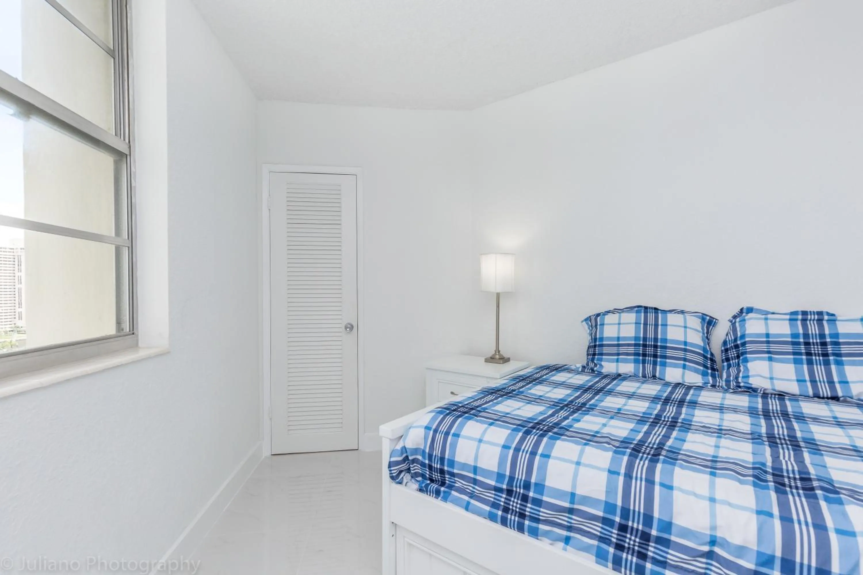 Photo of the whole room, Bed in Ocean Reserve Sunny Isles