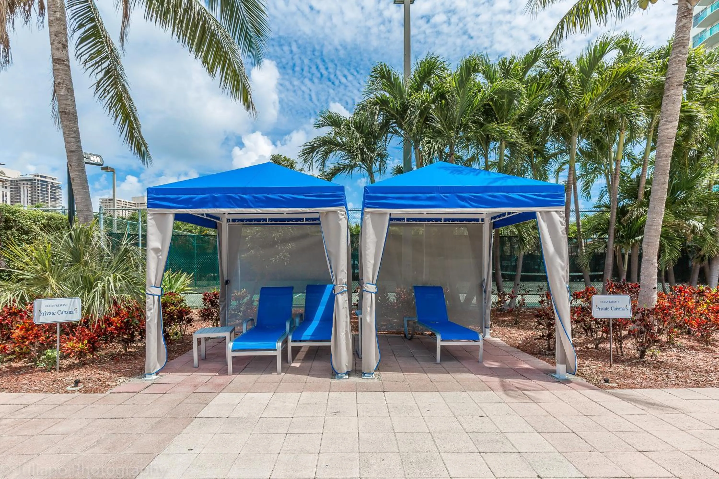 Swimming pool in Ocean Reserve Sunny Isles