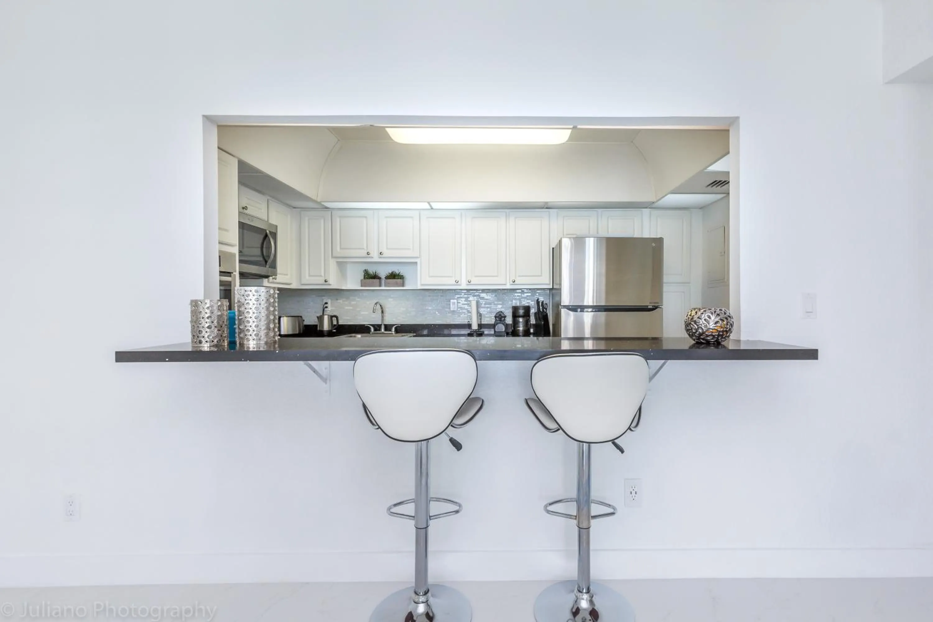 Photo of the whole room in Ocean Reserve Sunny Isles