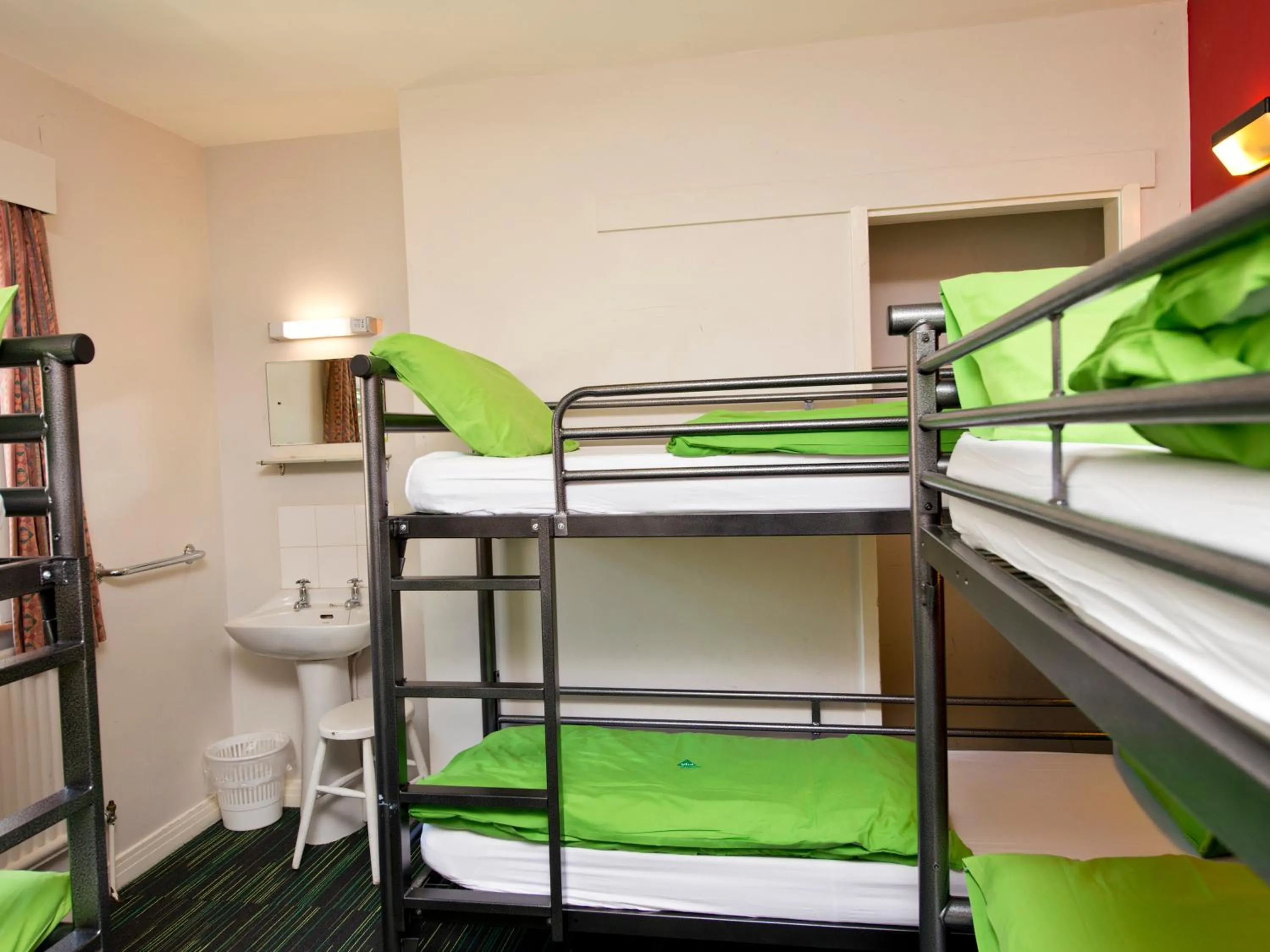 Bedroom, Bed in YHA Sheringham
