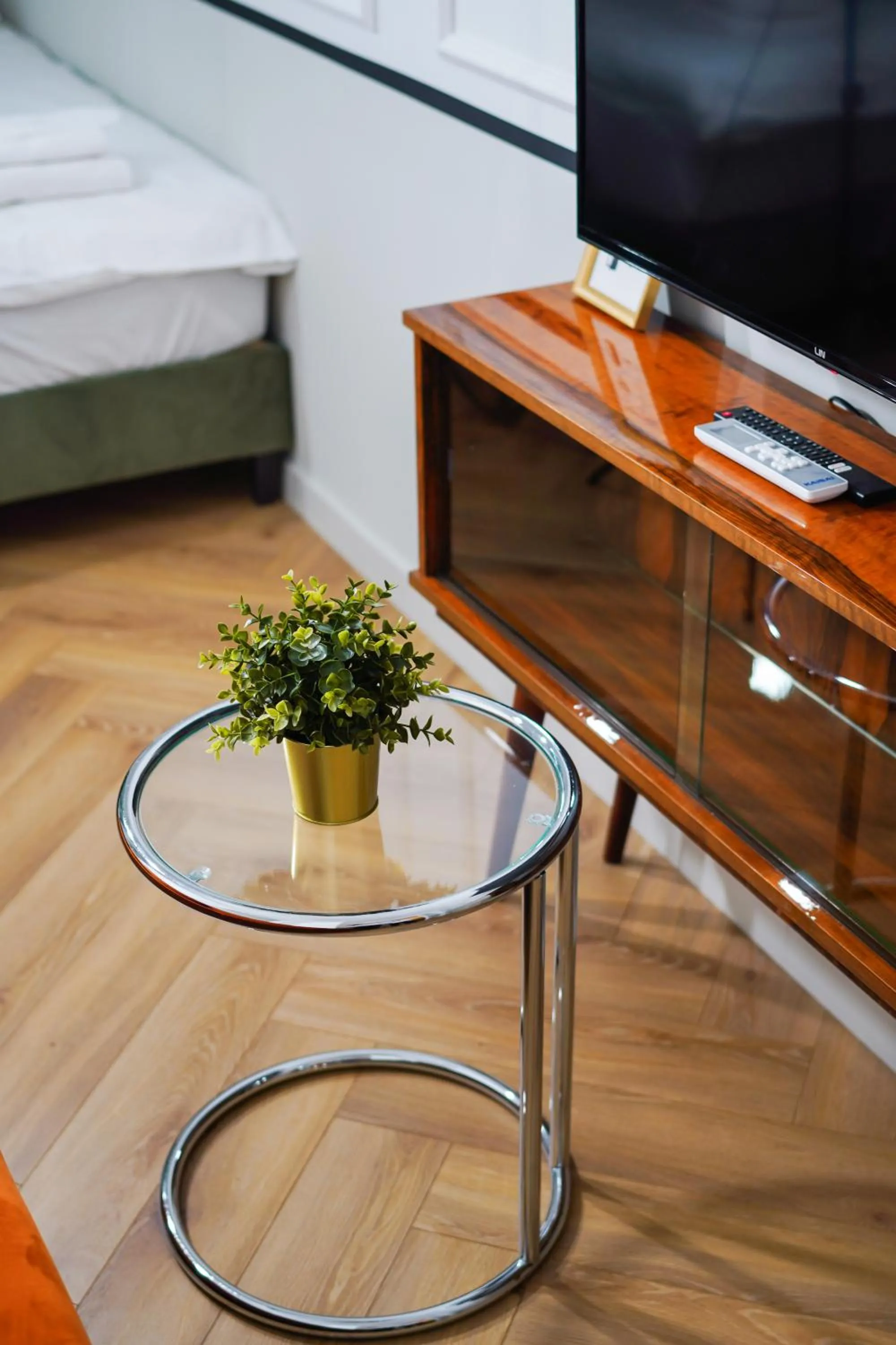 TV and multimedia in Aparthotel Nowy Świat 28