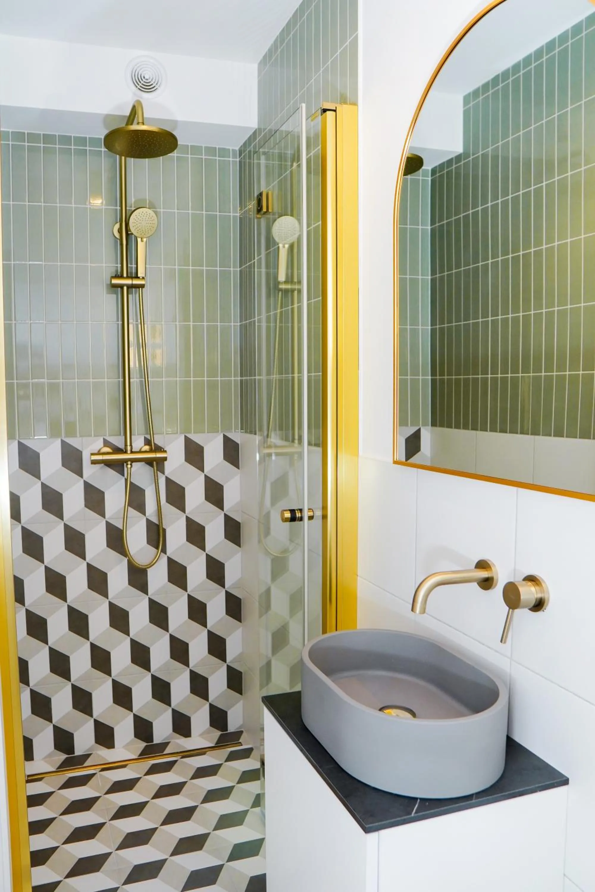 Shower in Aparthotel Nowy Świat 28