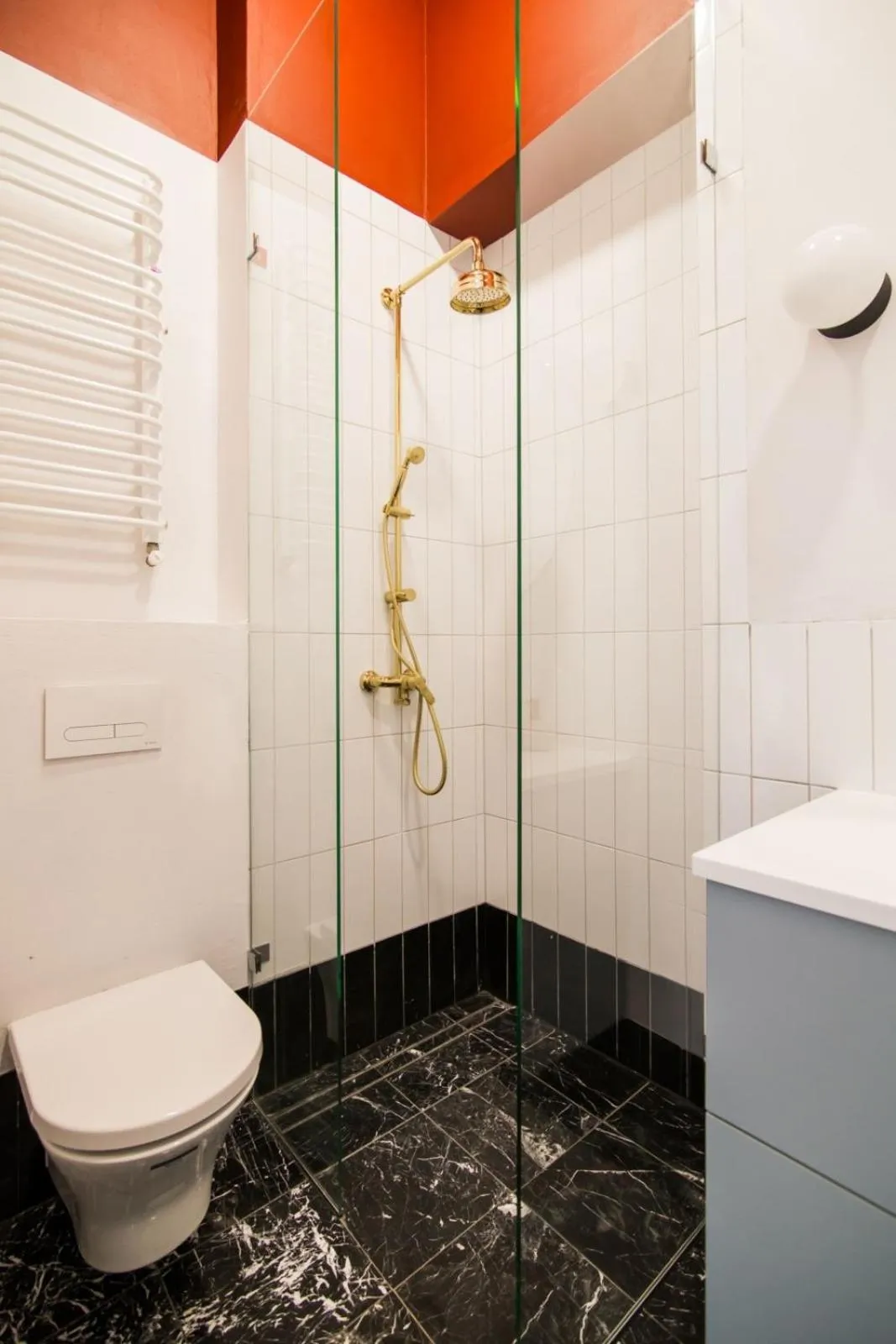 Shower in Aparthotel Nowy Świat 28