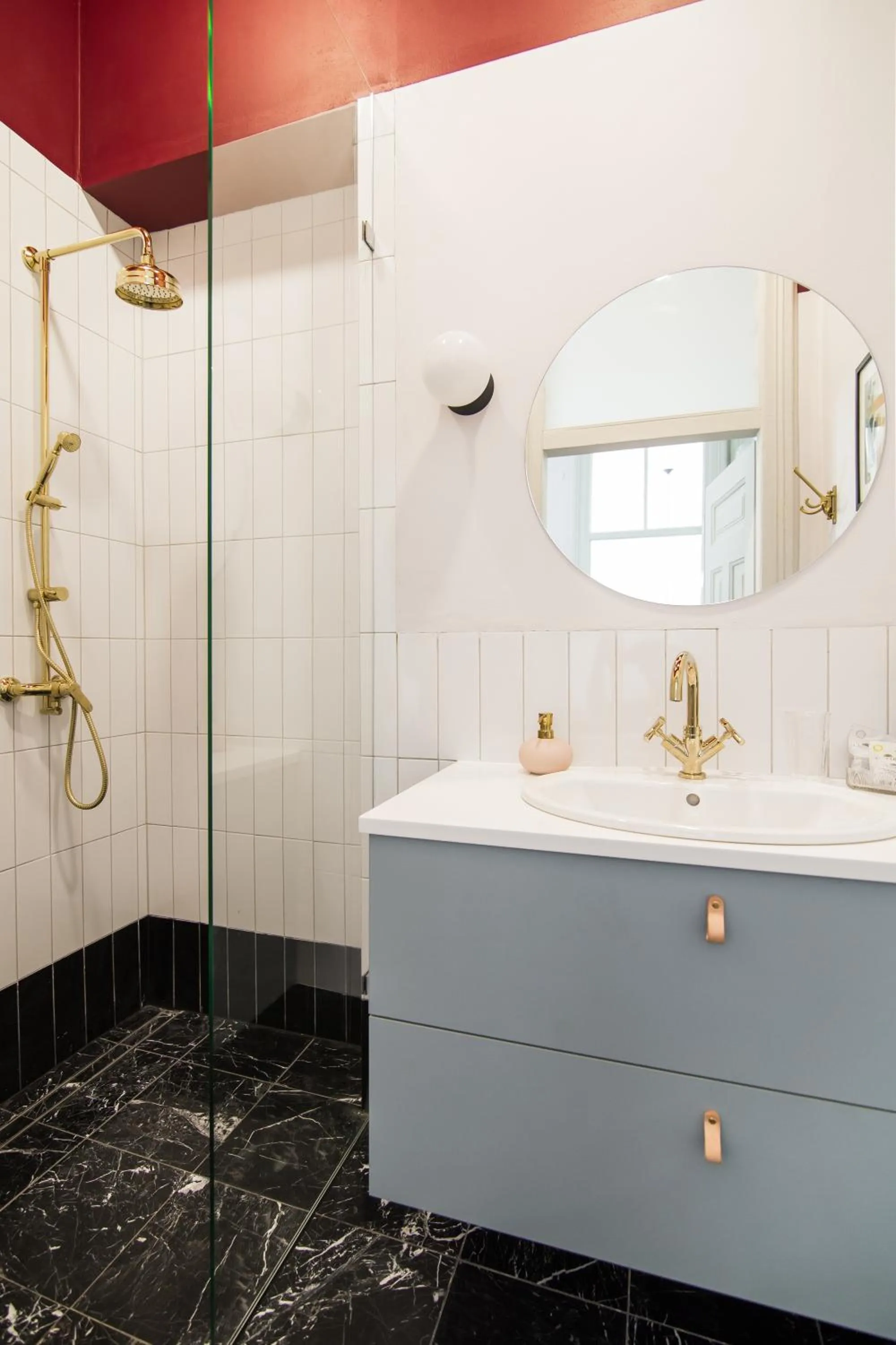 Shower in Aparthotel Nowy Świat 28