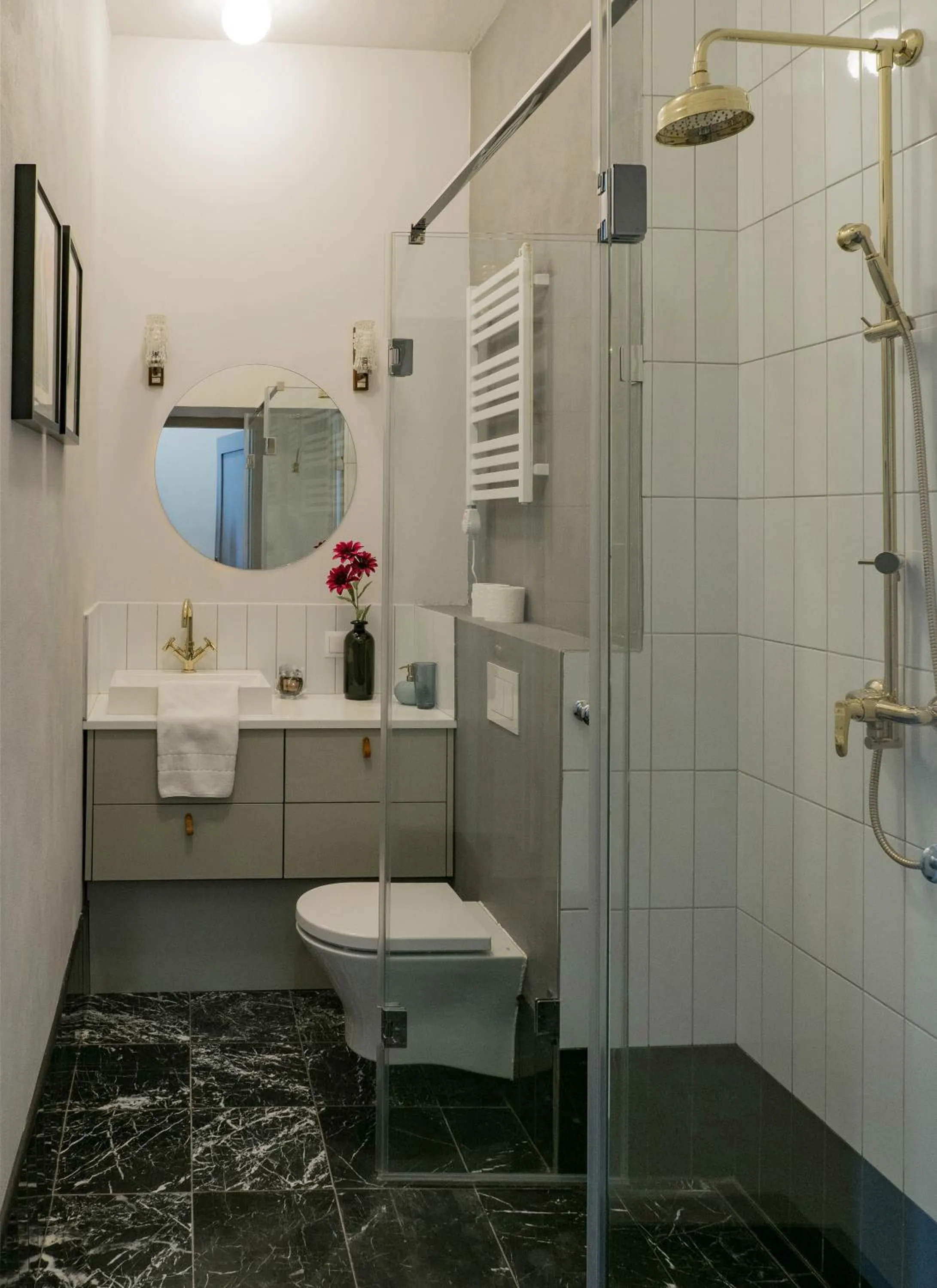 Shower in Aparthotel Nowy Świat 28