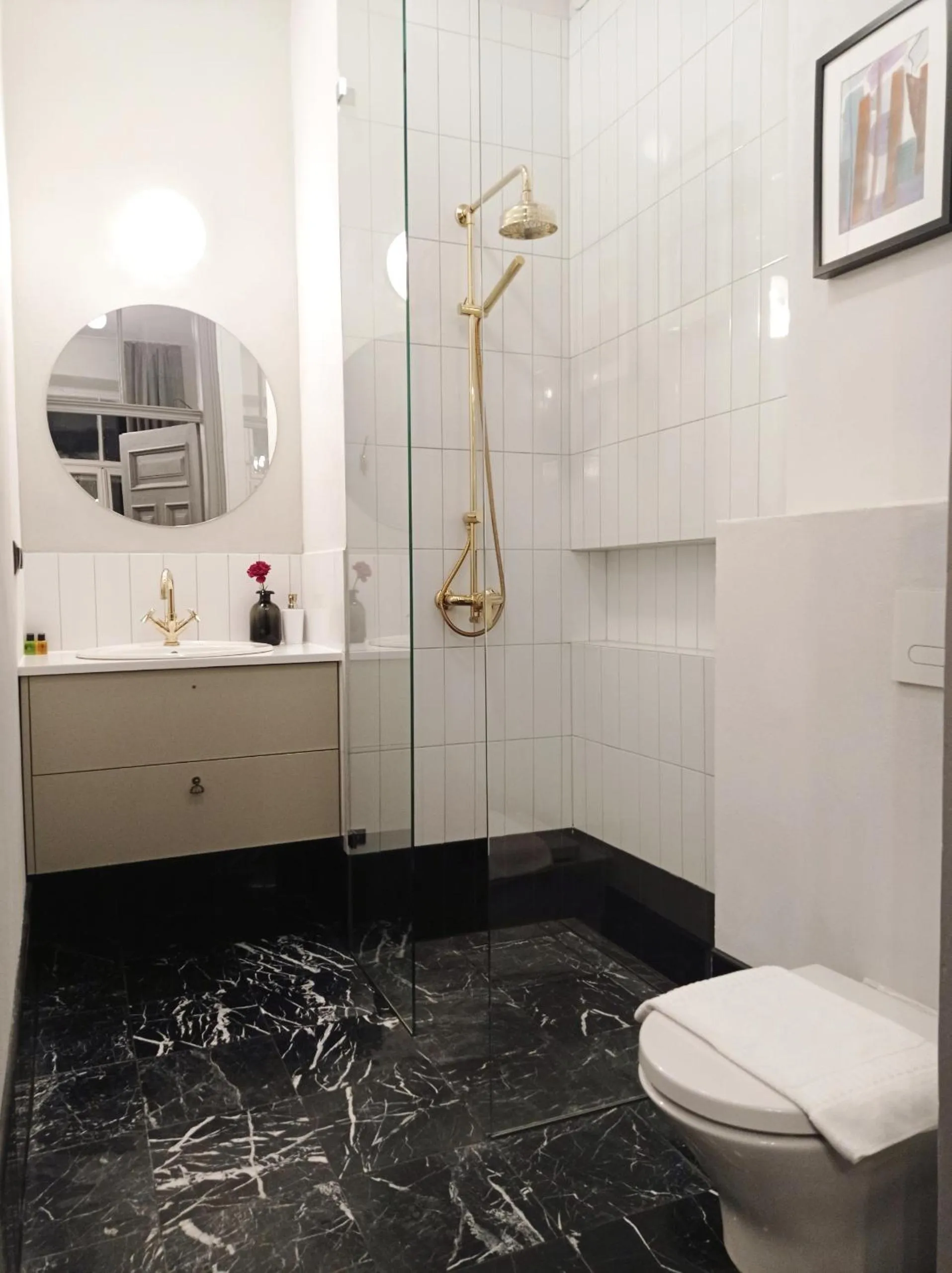 Shower in Aparthotel Nowy Świat 28