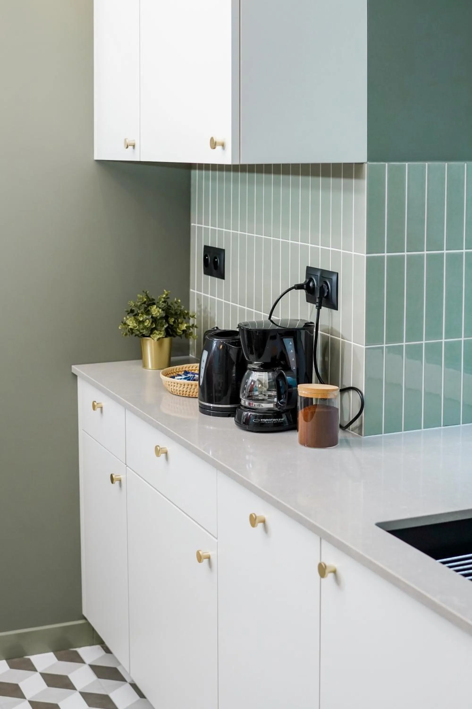 Coffee/tea facilities in Aparthotel Nowy Świat 28