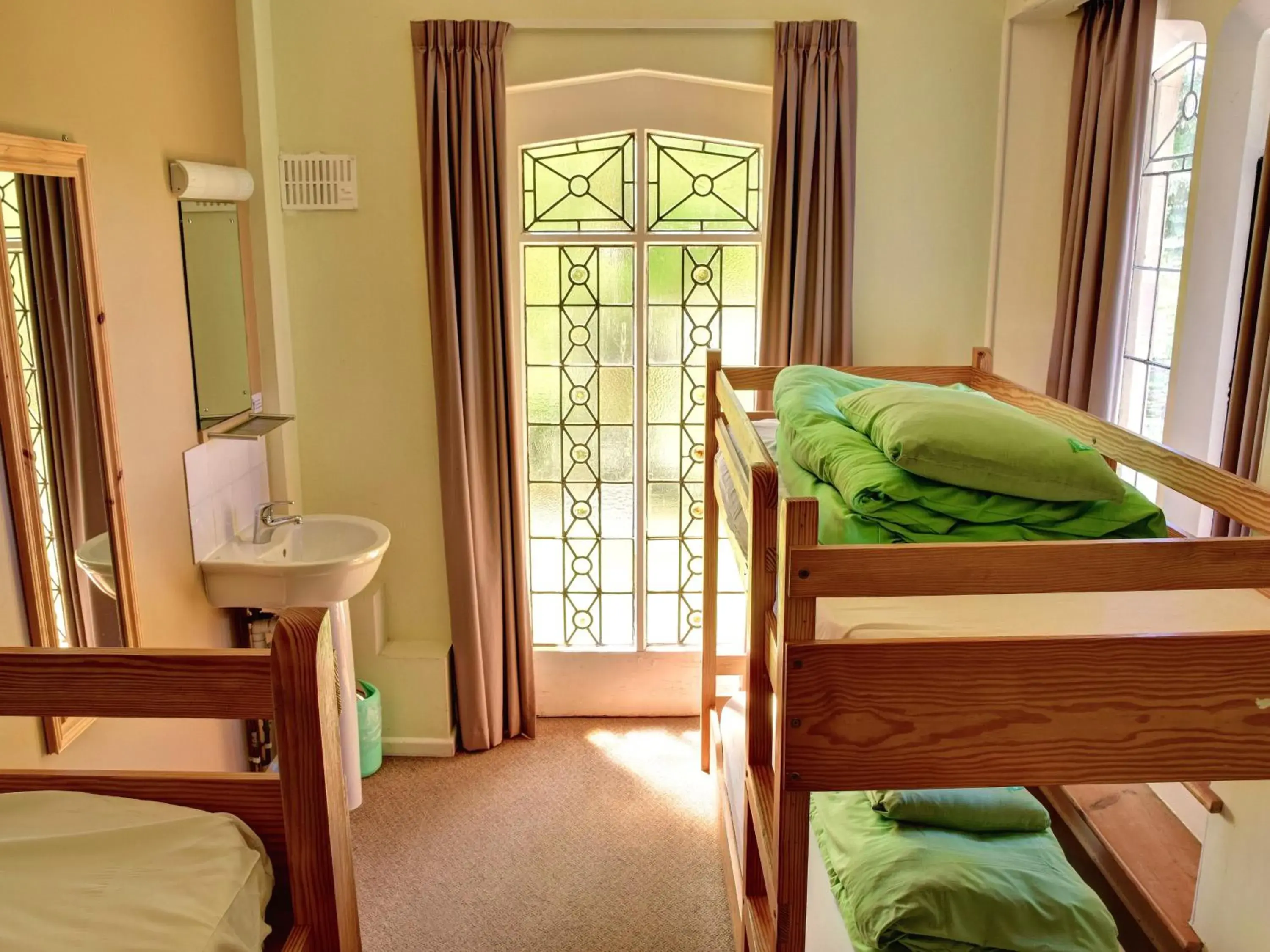 Bedroom, Bed in YHA Beer Bedroom, Bed in YHA Beer