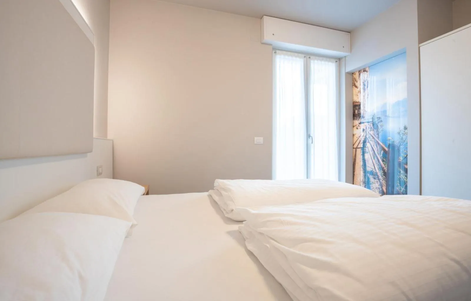 Shower, Bed in Hotel Rolly