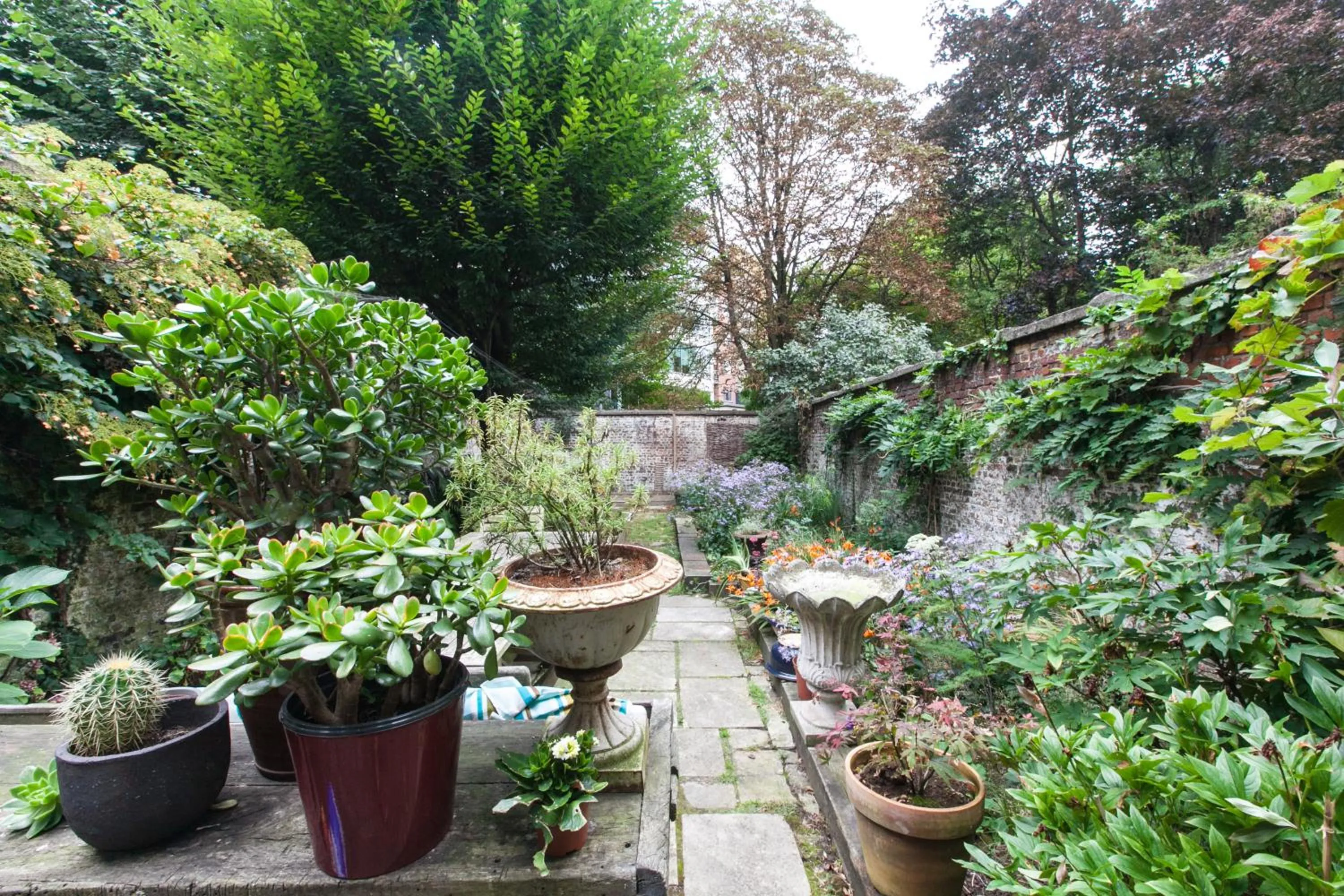 Property building in B&B Quatre20cinq