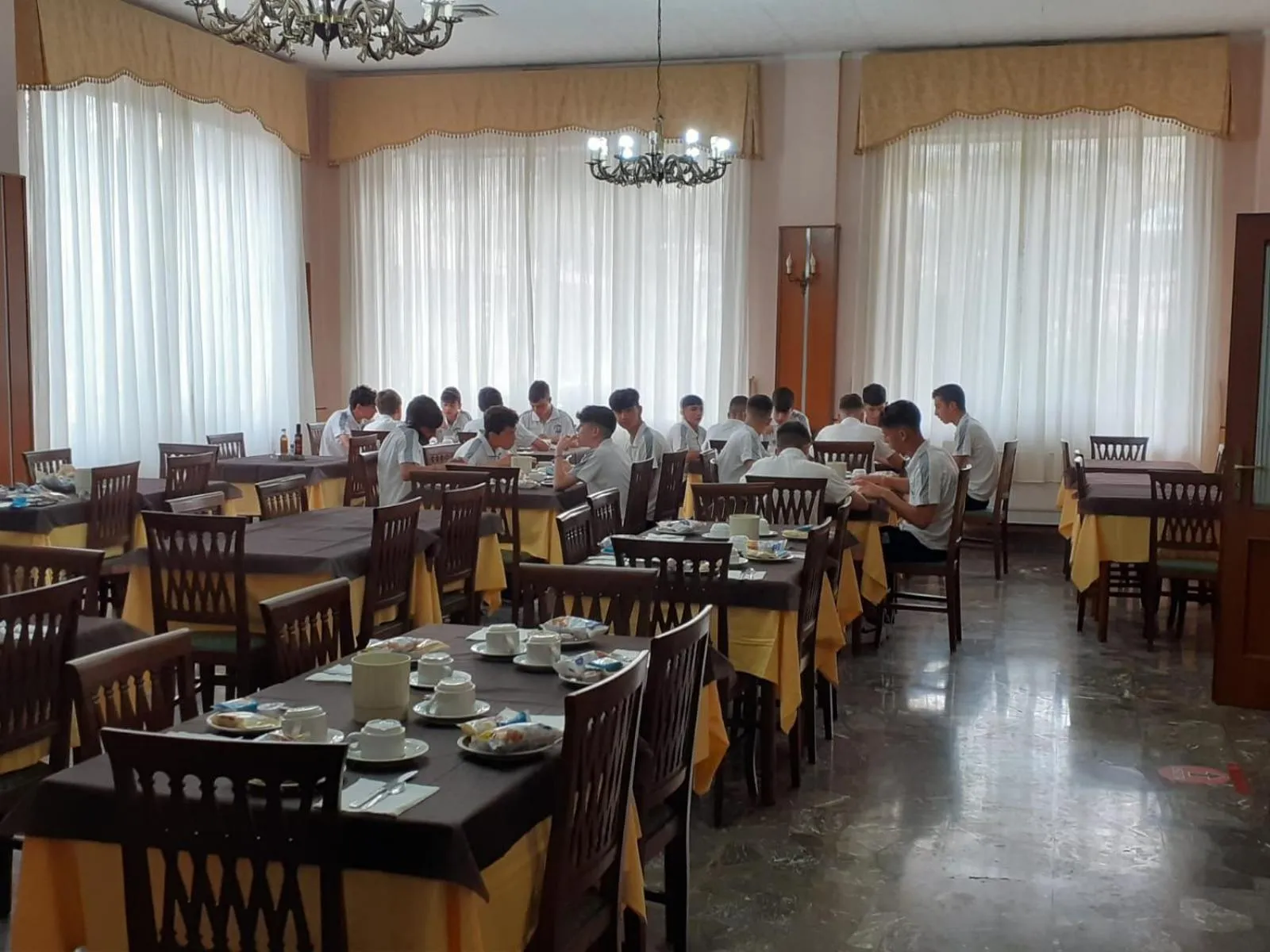 Restaurant/places to eat in Hotel Fleming