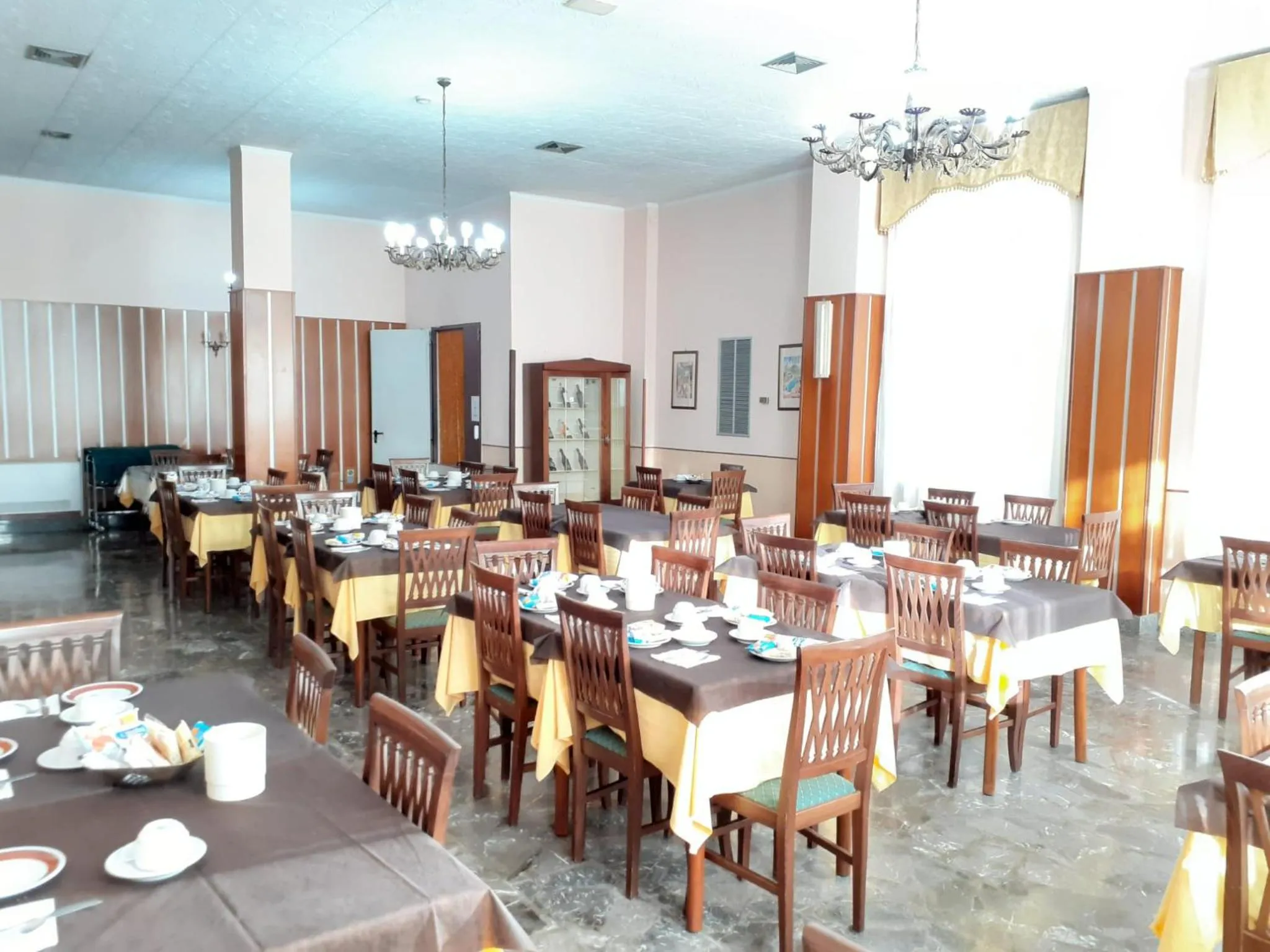 Restaurant/places to eat in Hotel Fleming