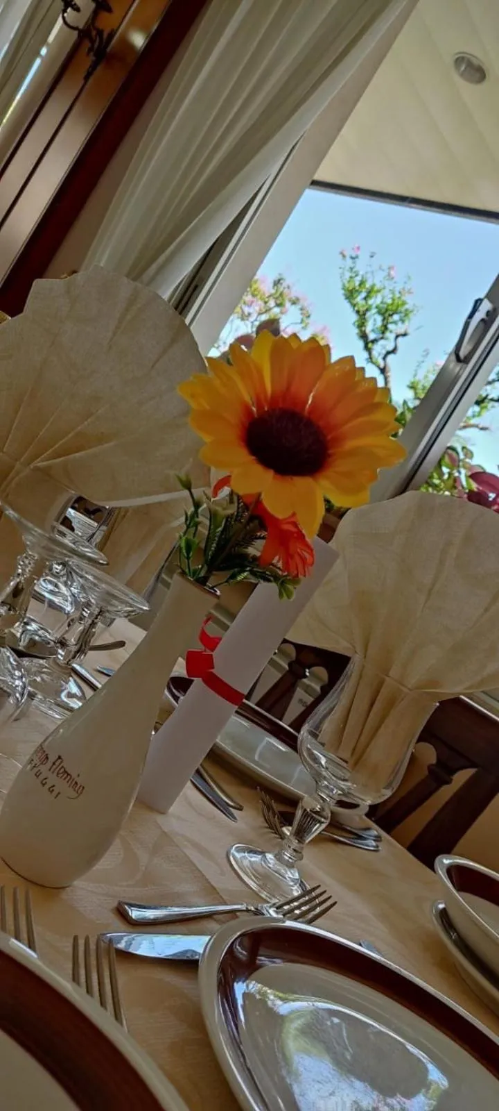 Restaurant/places to eat in Hotel Fleming