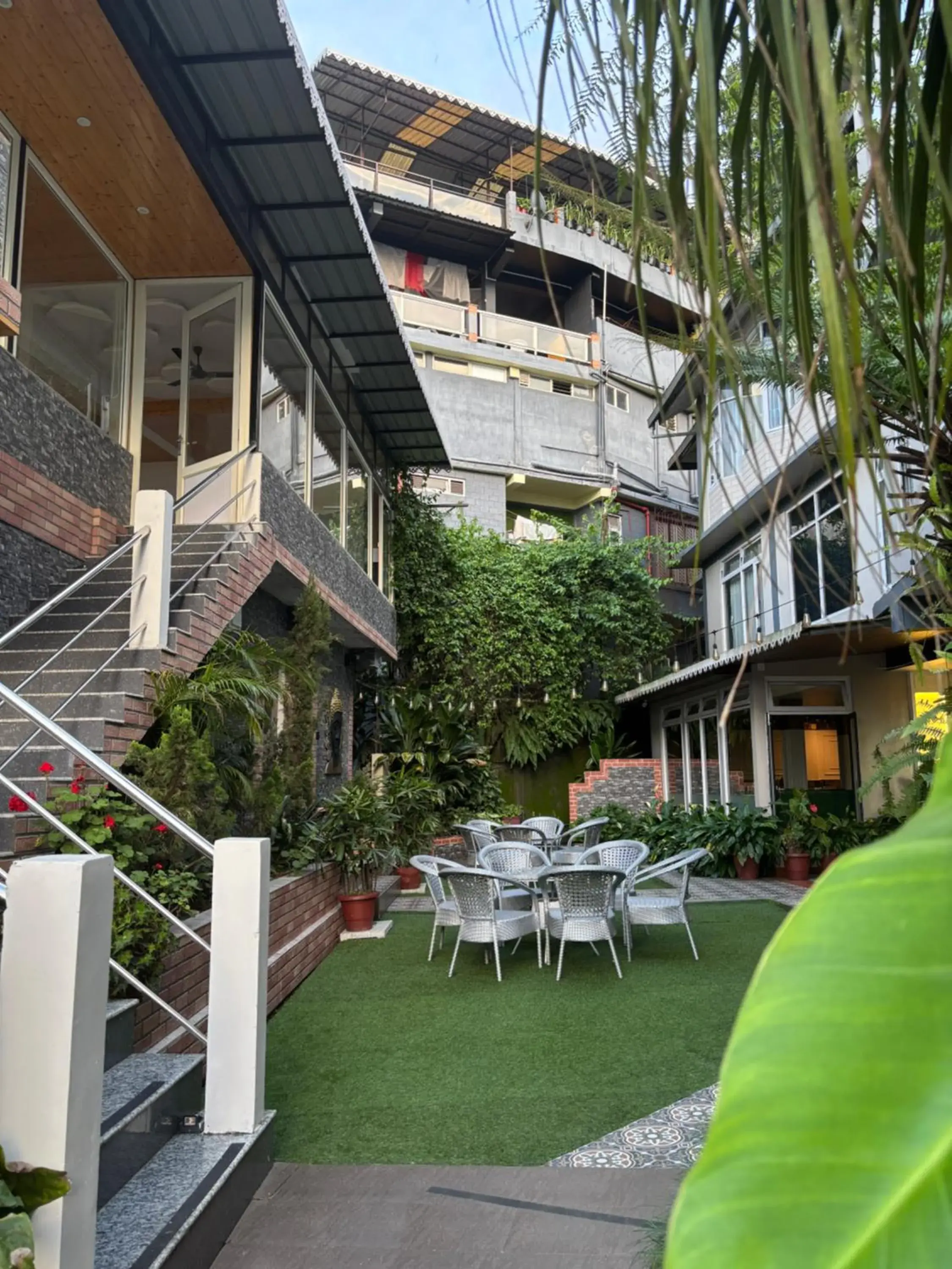 Restaurant/places to eat in Sood's Himalayan Vista Restaurant/places to eat in Sood's Himalayan Vista