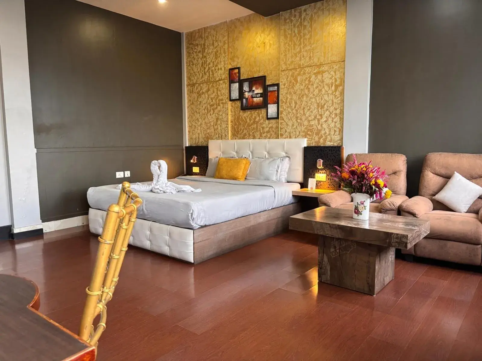 Living room in Sood's Himalayan Vista Living room in Sood's Himalayan Vista