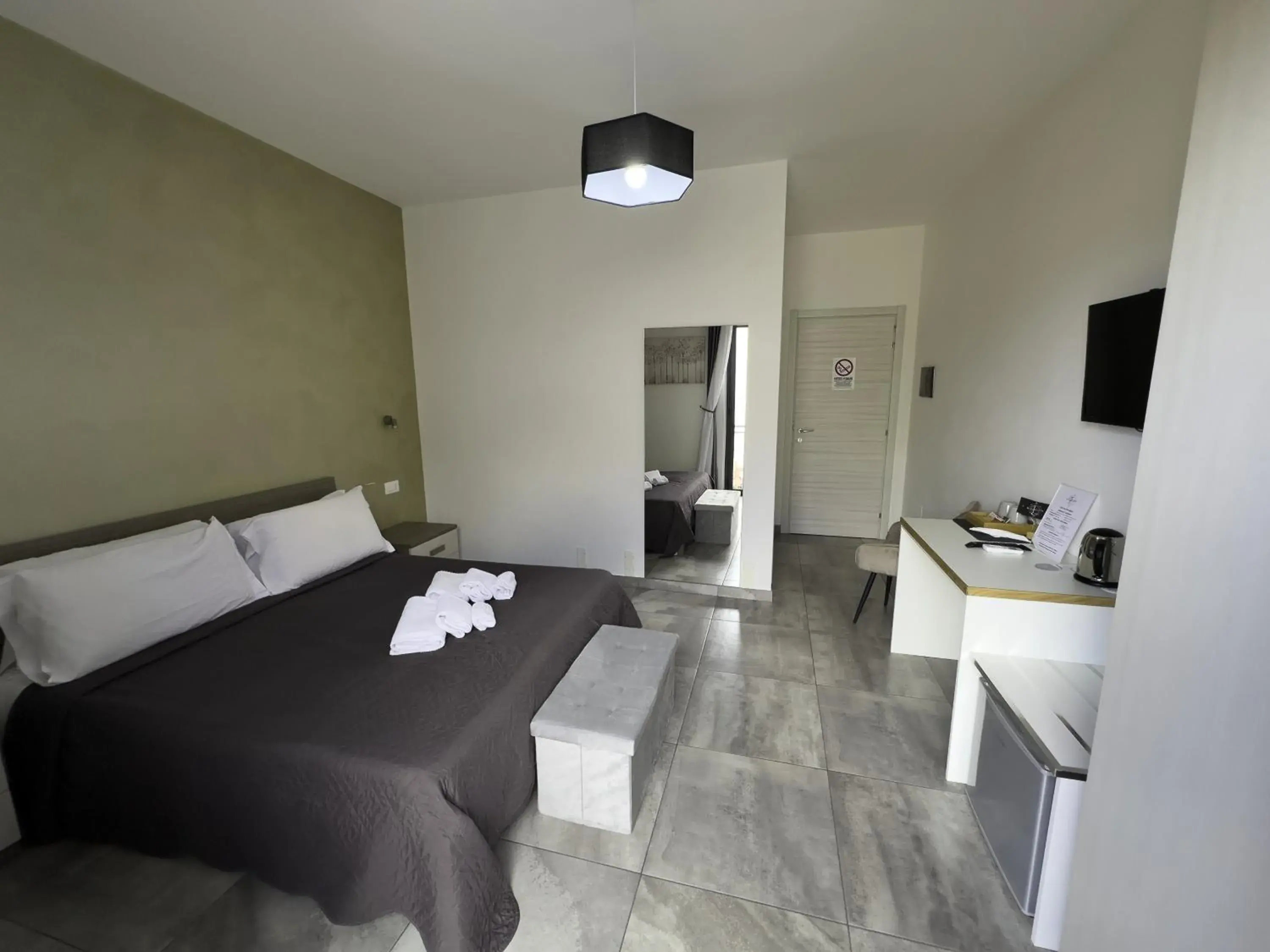 Double Room with Balcony in Four Winds B&B Double Room with Balcony in Four Winds B&B