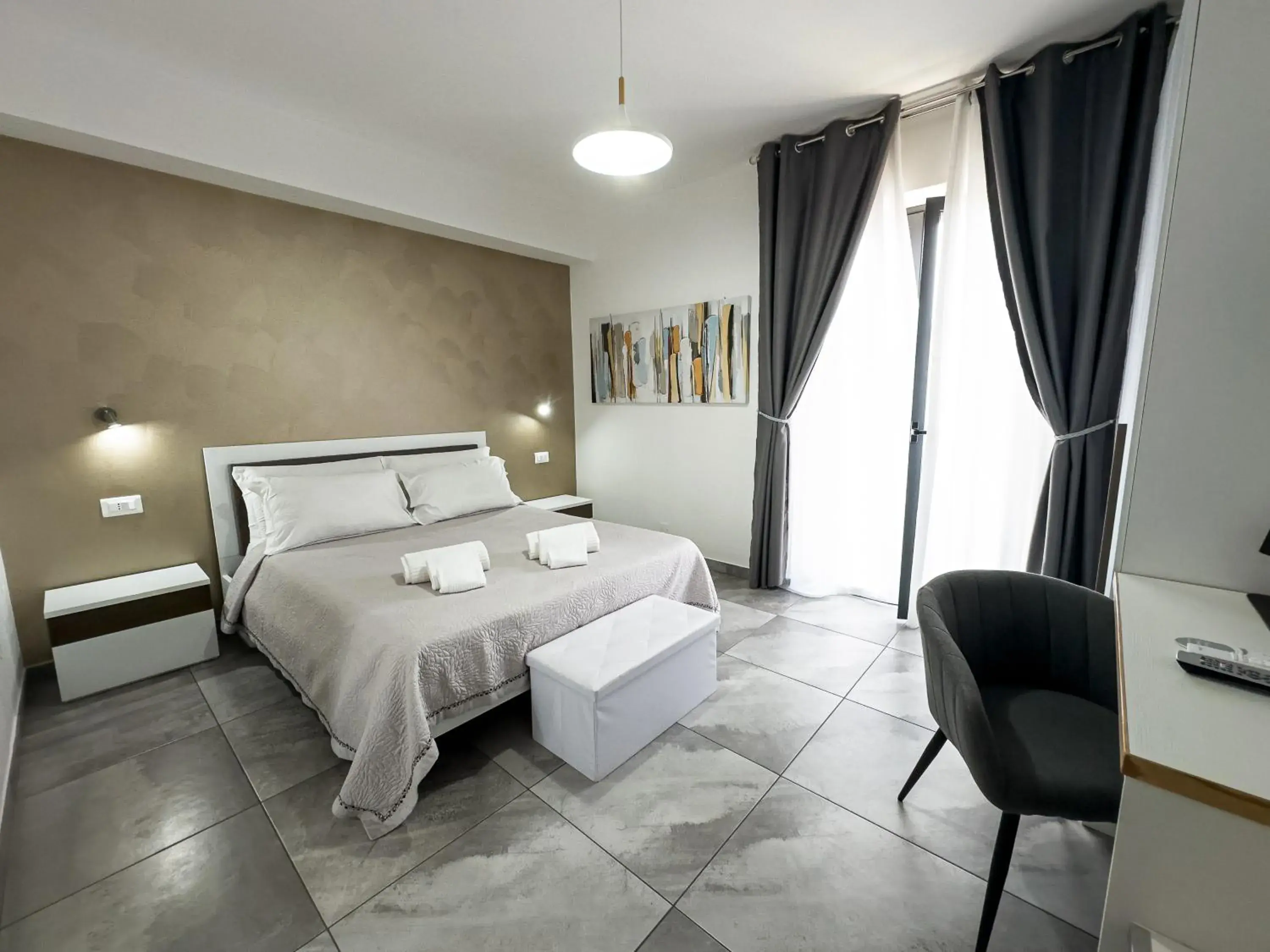 Deluxe Double Room with Side Sea View in Four Winds B&B Deluxe Double Room with Side Sea View in Four Winds B&B