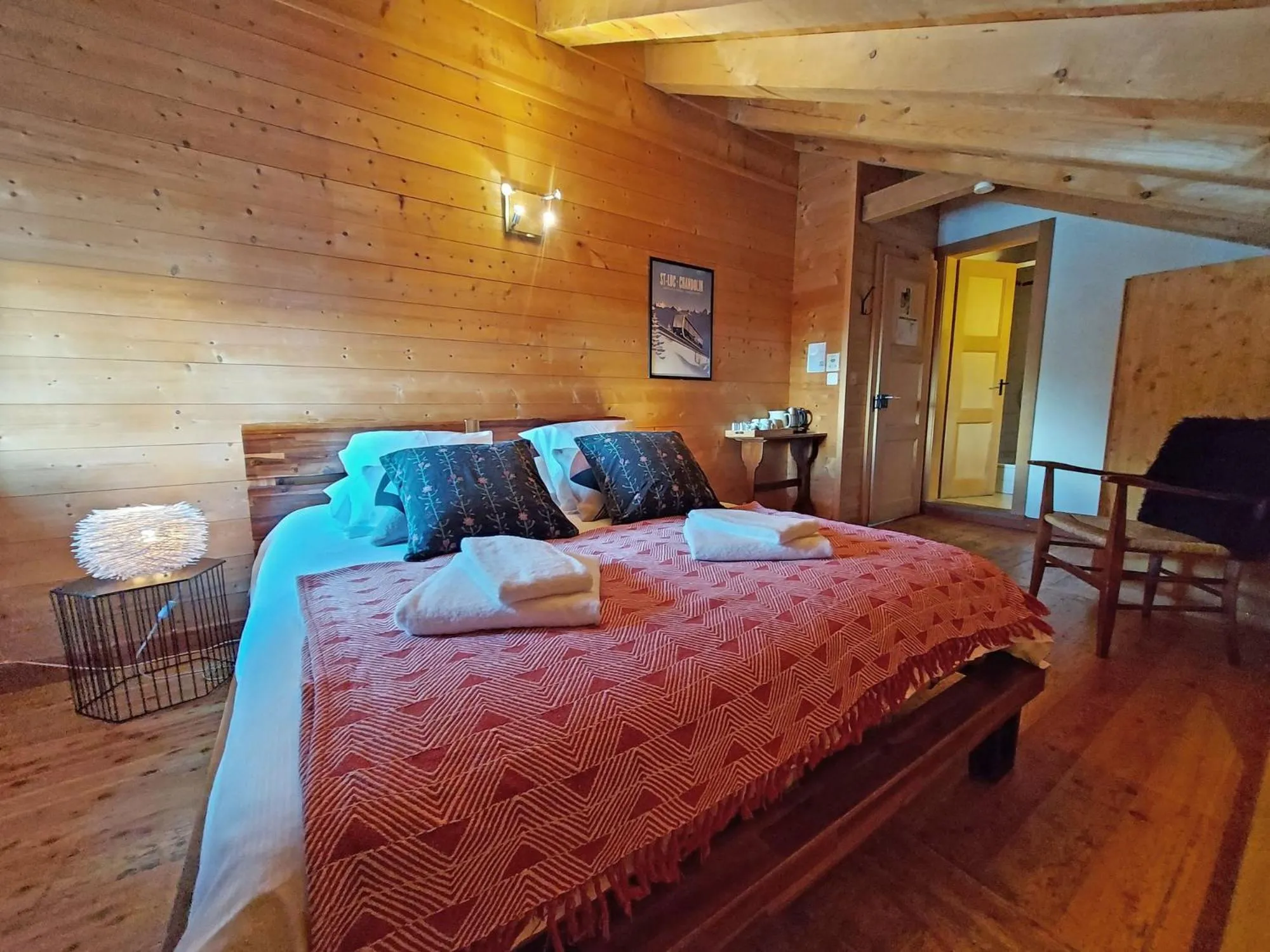 Photo of the whole room, Bed in Gîte du Prilet