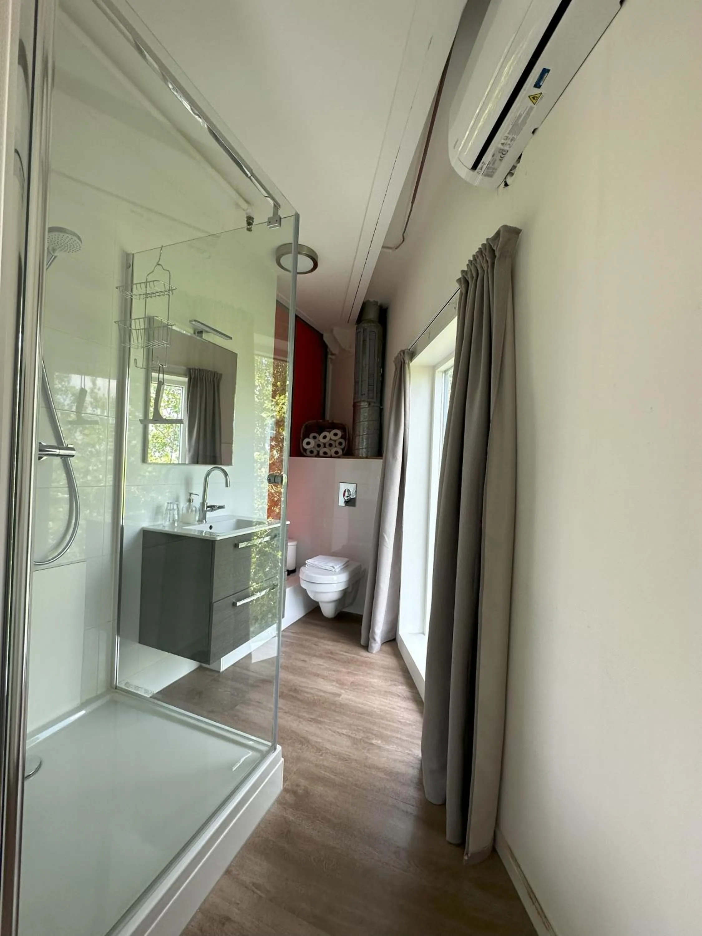 Shower in Hotel de Watertoren