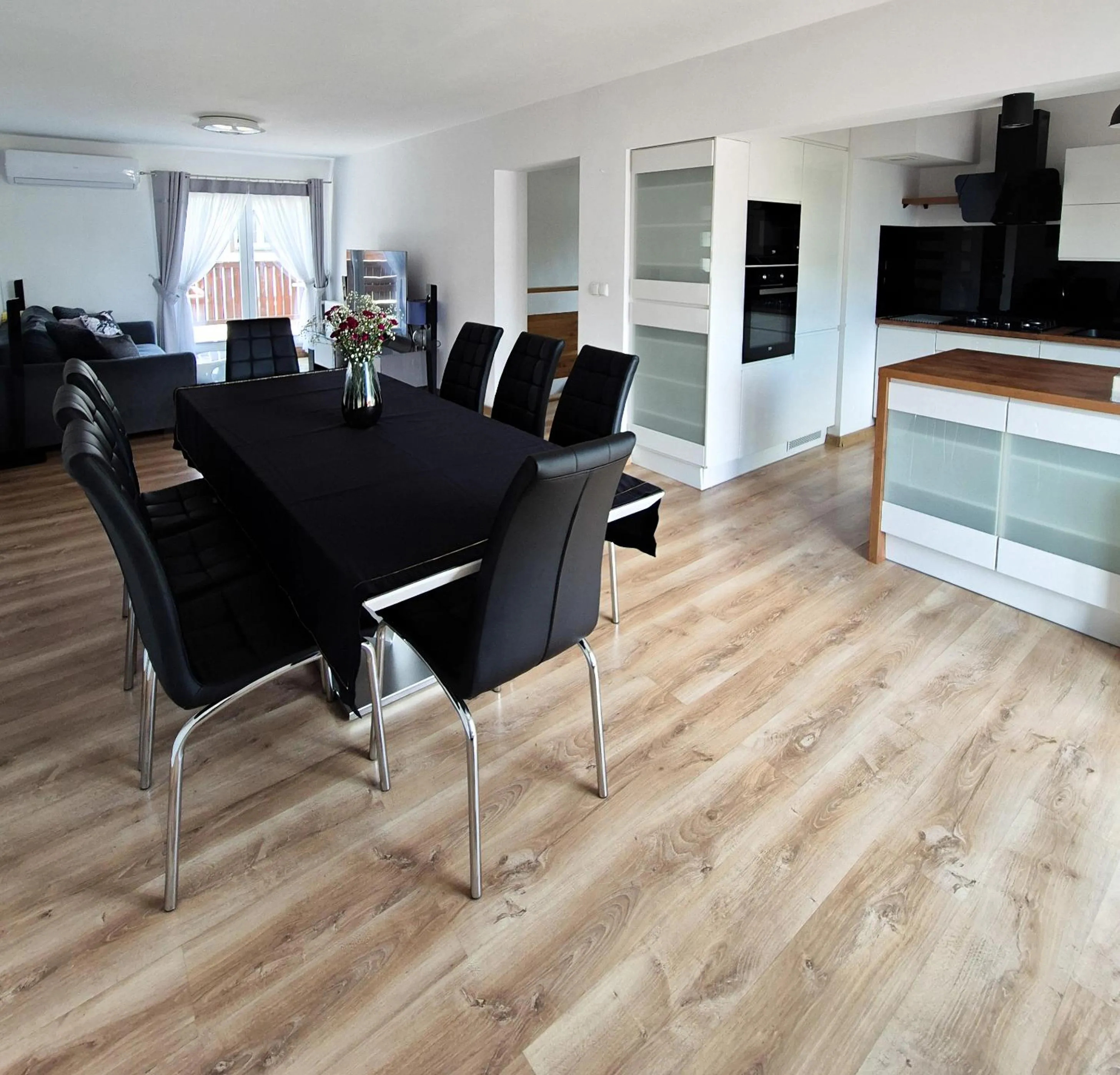 Dining area in Apartamenty Alcatraz z jacuzzi