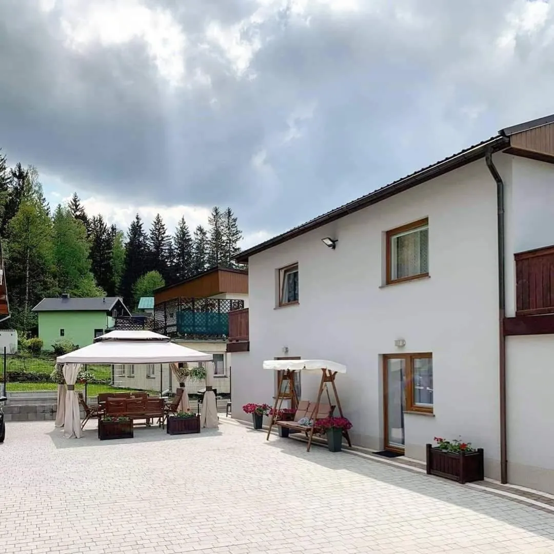 Property building in Apartamenty Alcatraz z jacuzzi