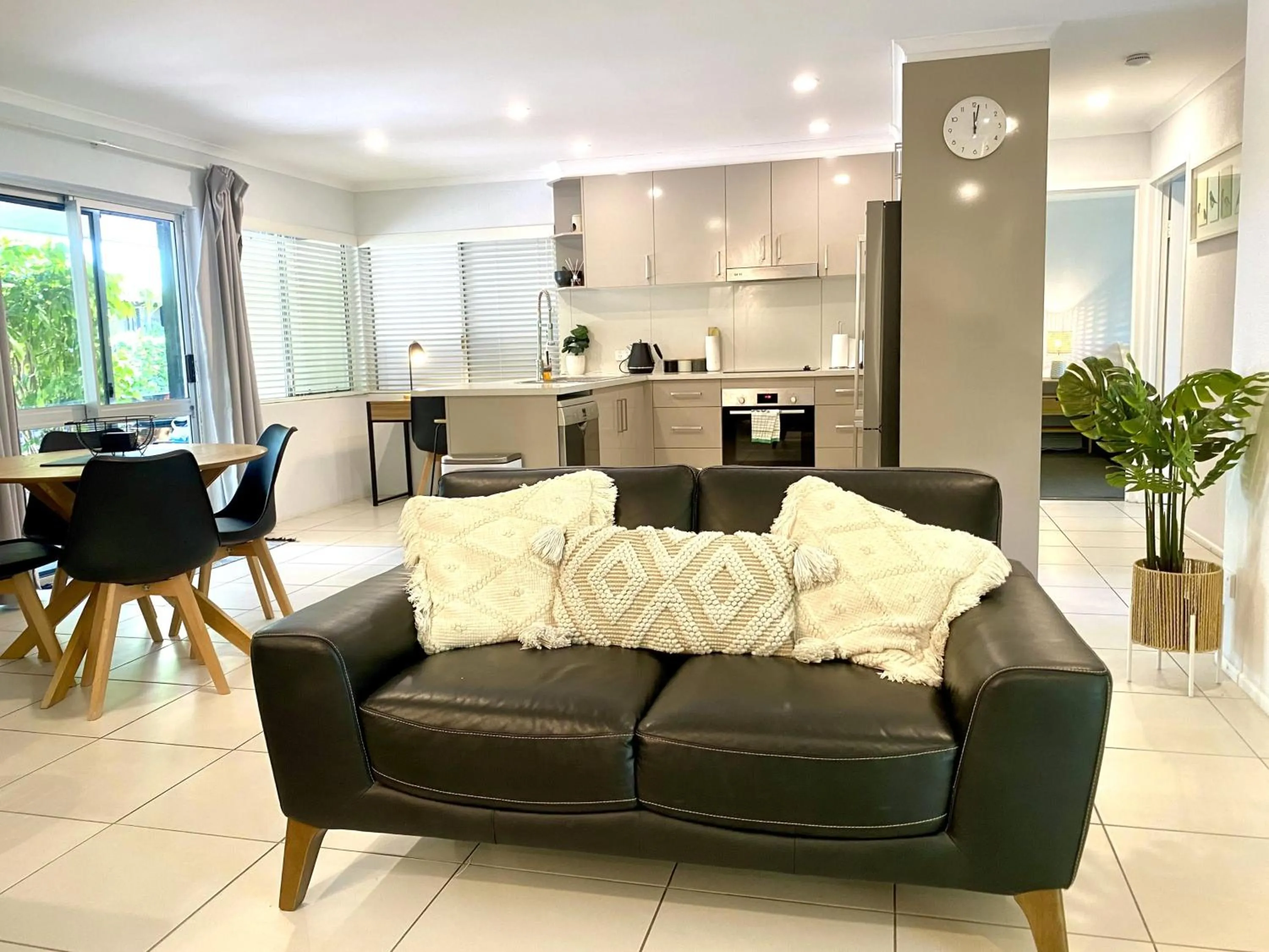 Kitchen or kitchenette in Lychee Tree Holiday Apartments