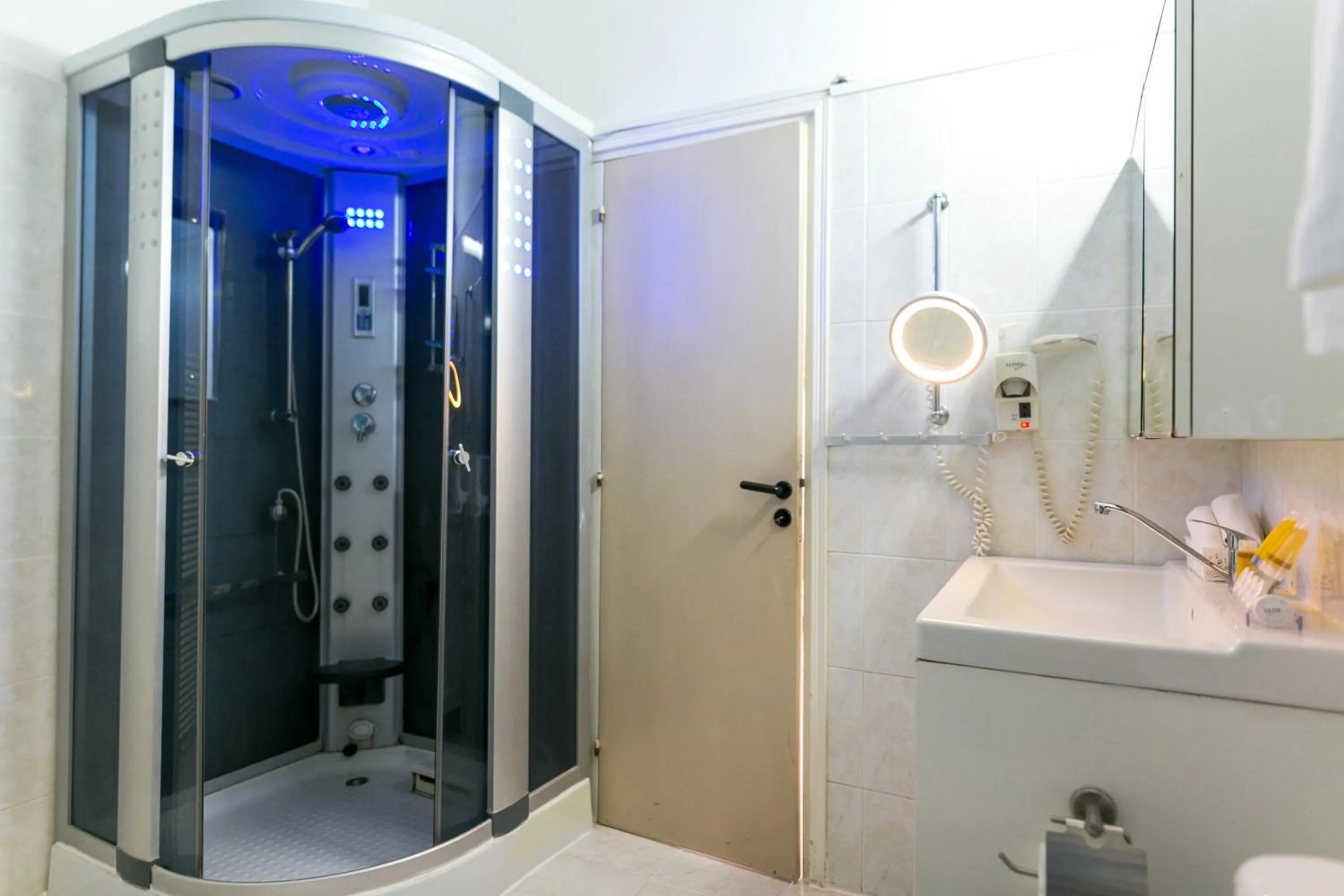 Bathroom in Fitosinn Hotel