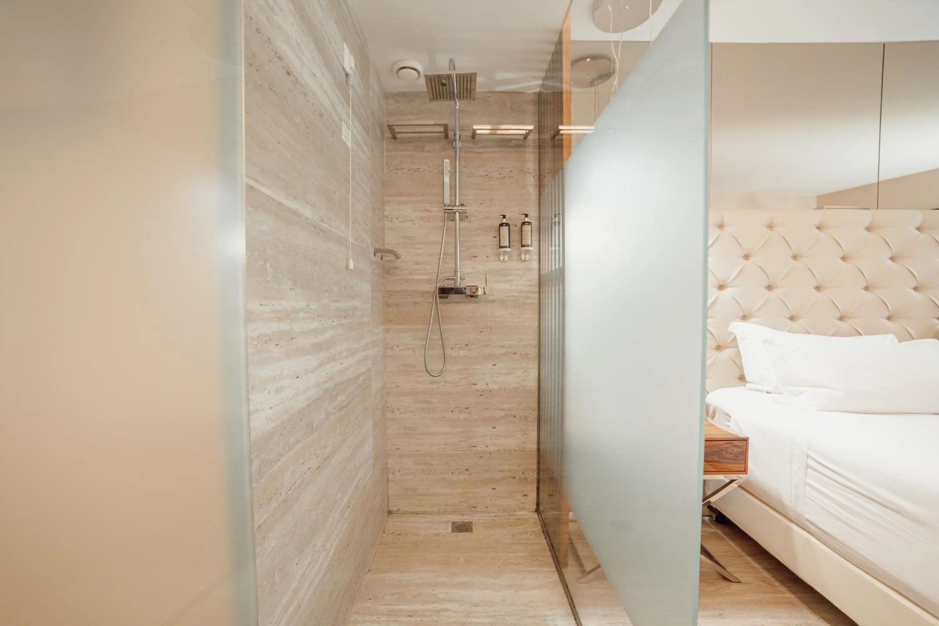 Shower, Bed in ABC Hotel Porto - Boavista