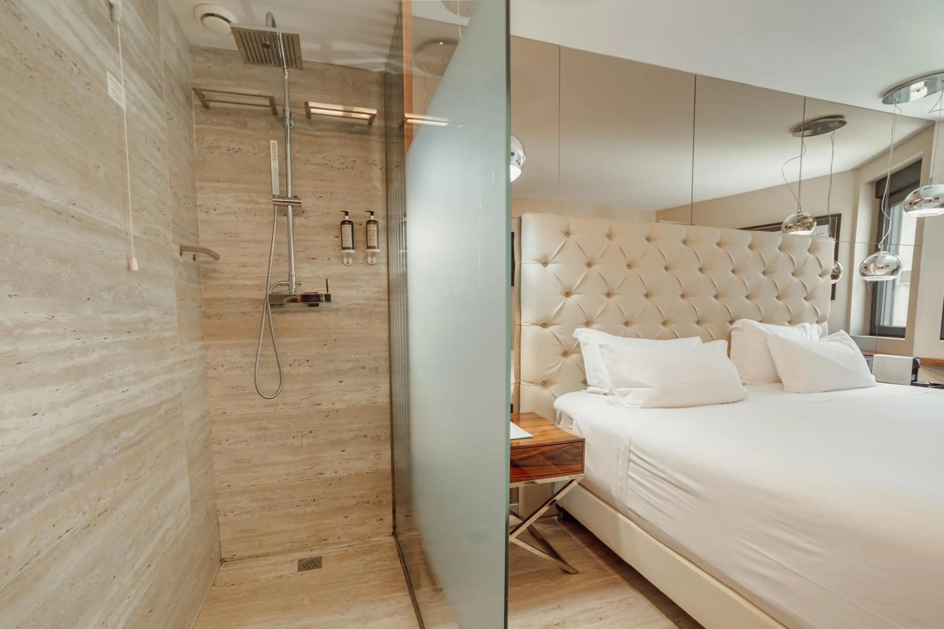 Shower, Bed in ABC Hotel Porto - Boavista