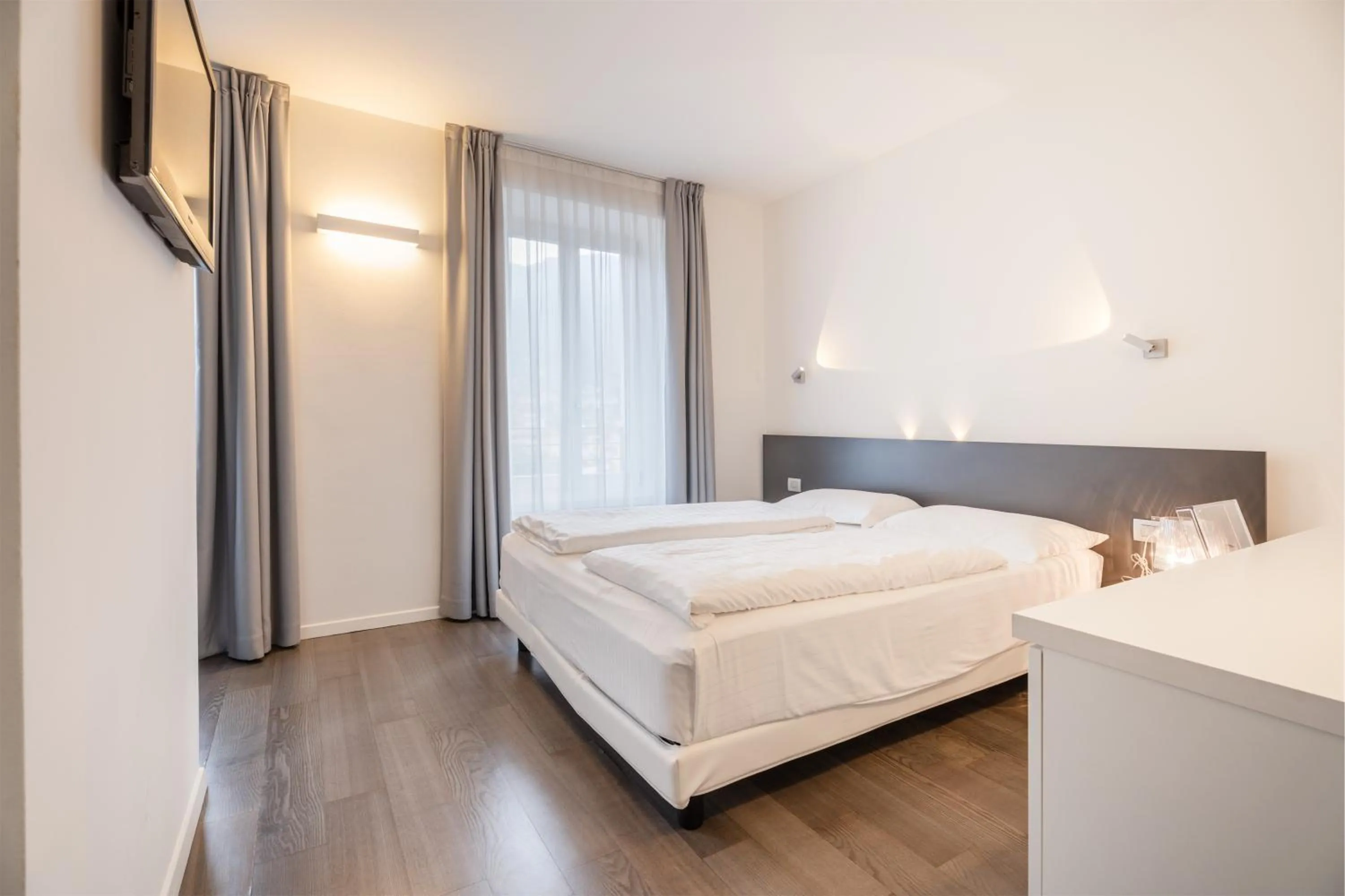 Bedroom, Bed in On The Rock