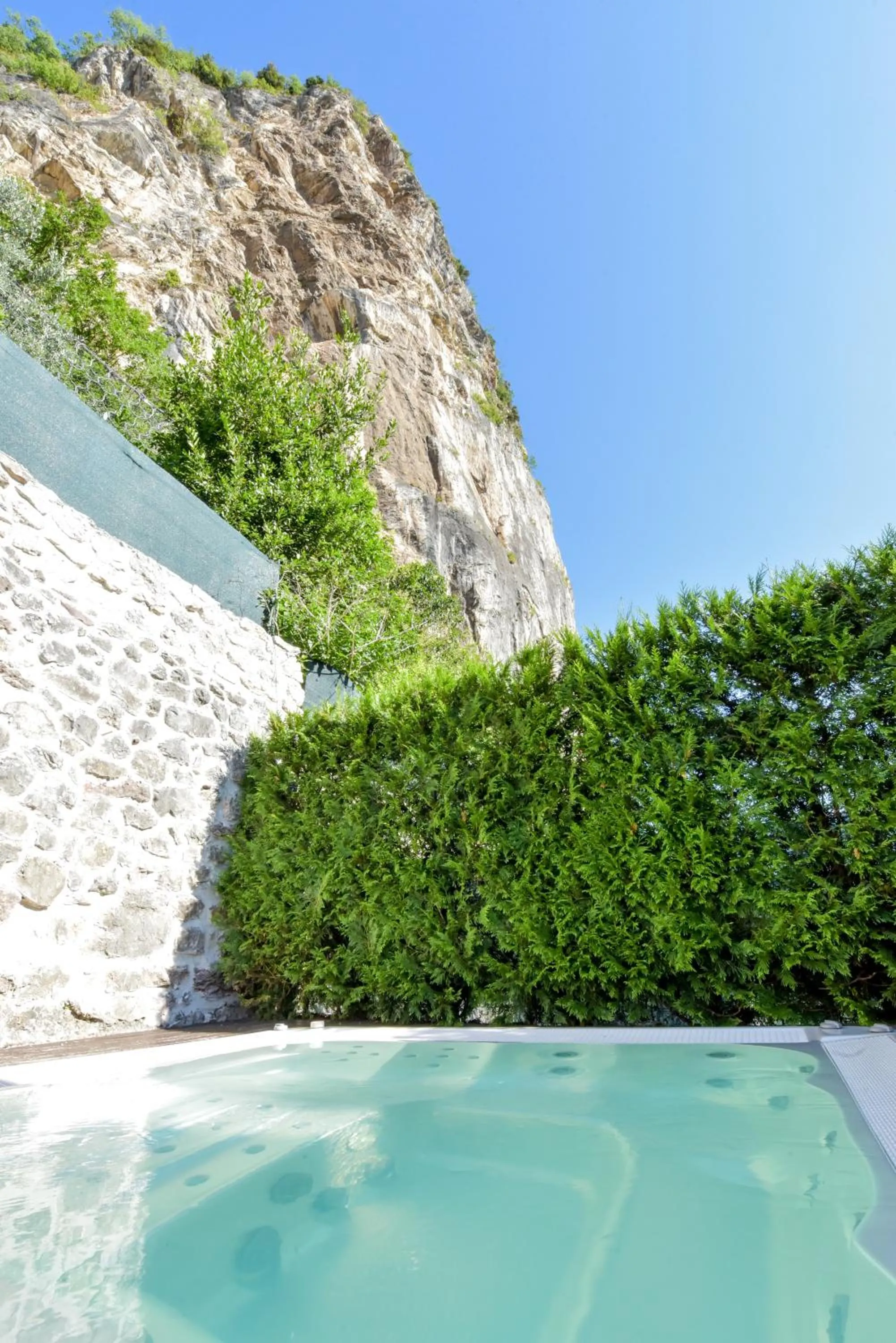 Hot Tub in On The Rock