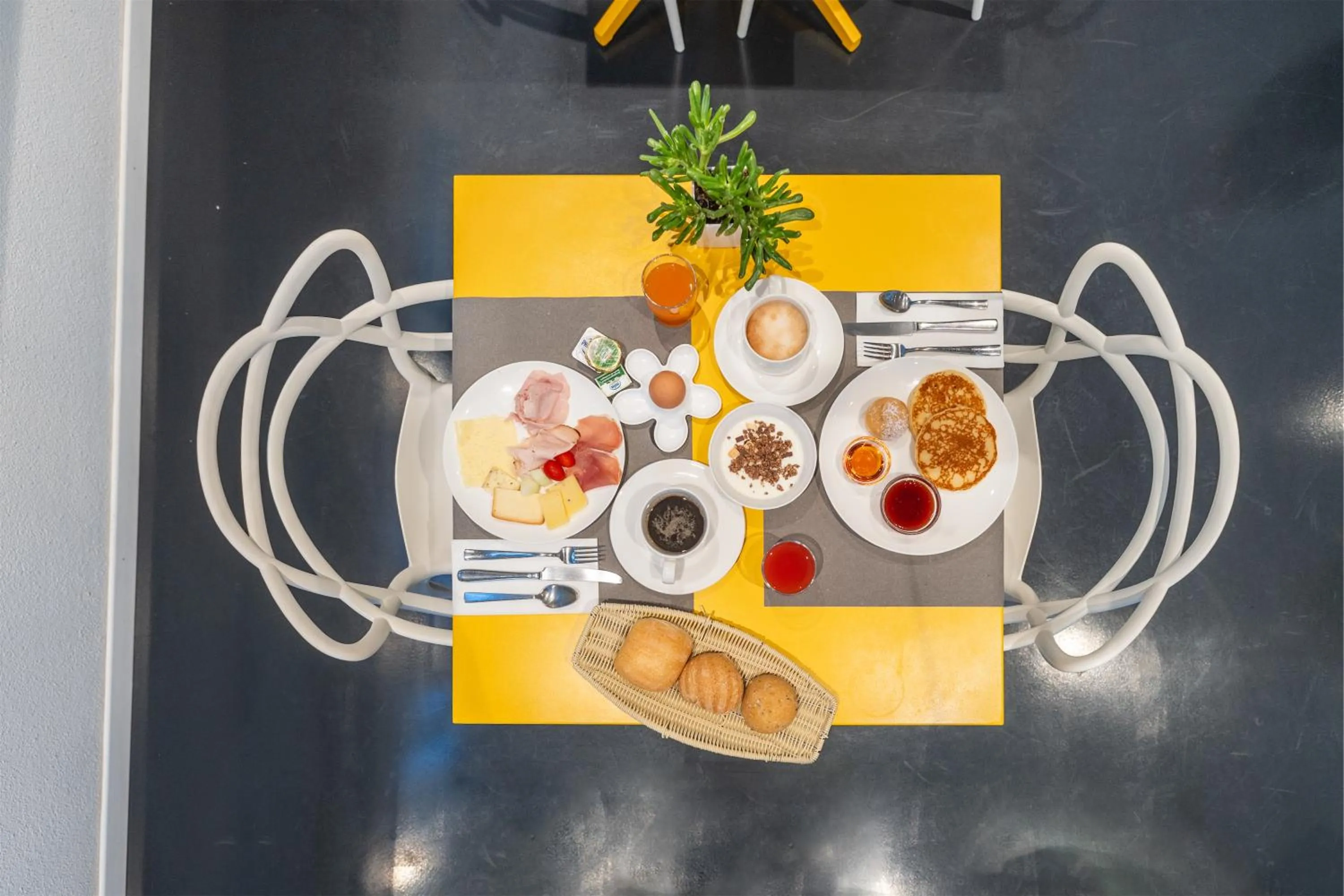 Breakfast in On The Rock