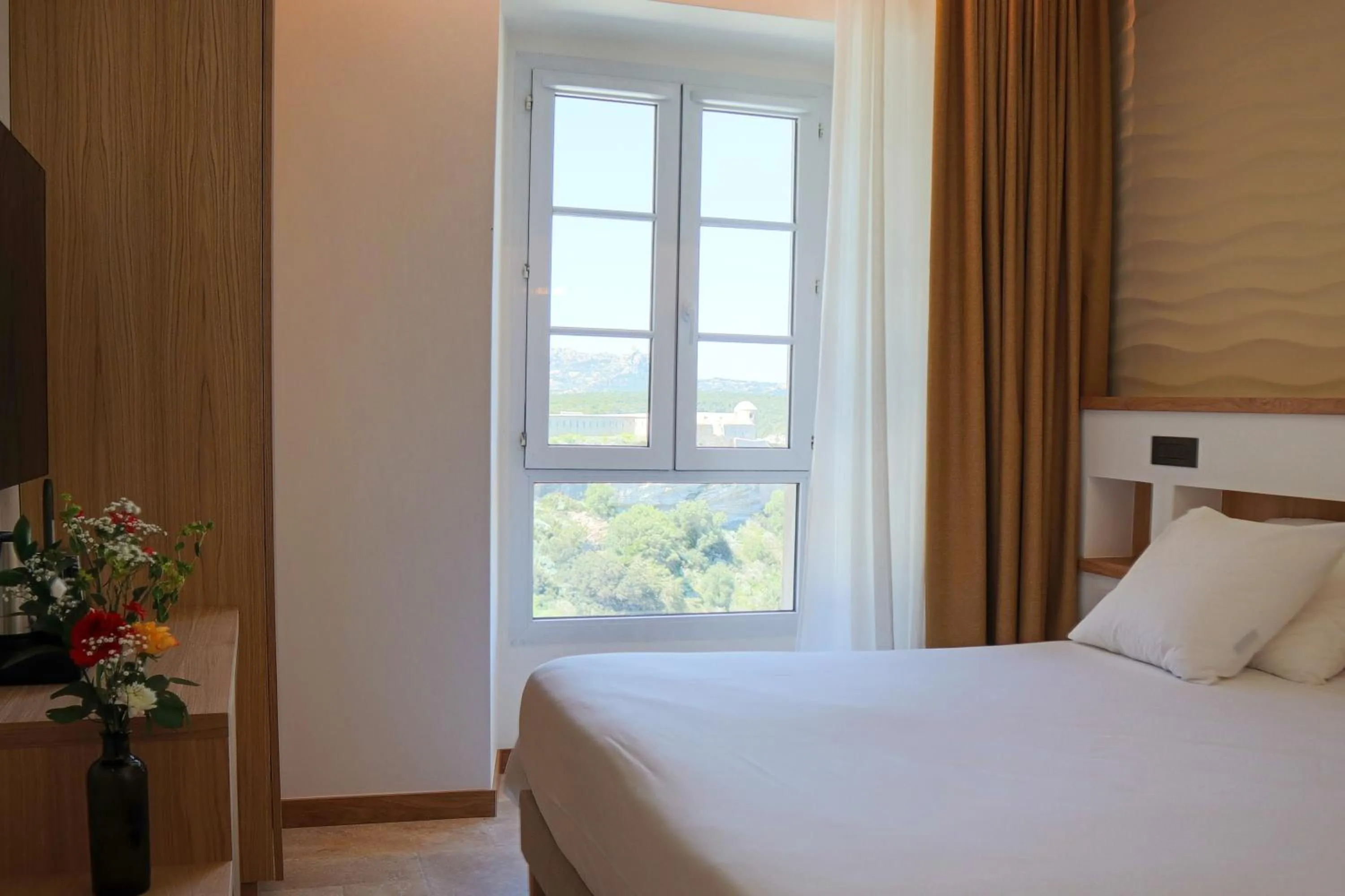 Bed in Le Royal Hôtel Restaurant