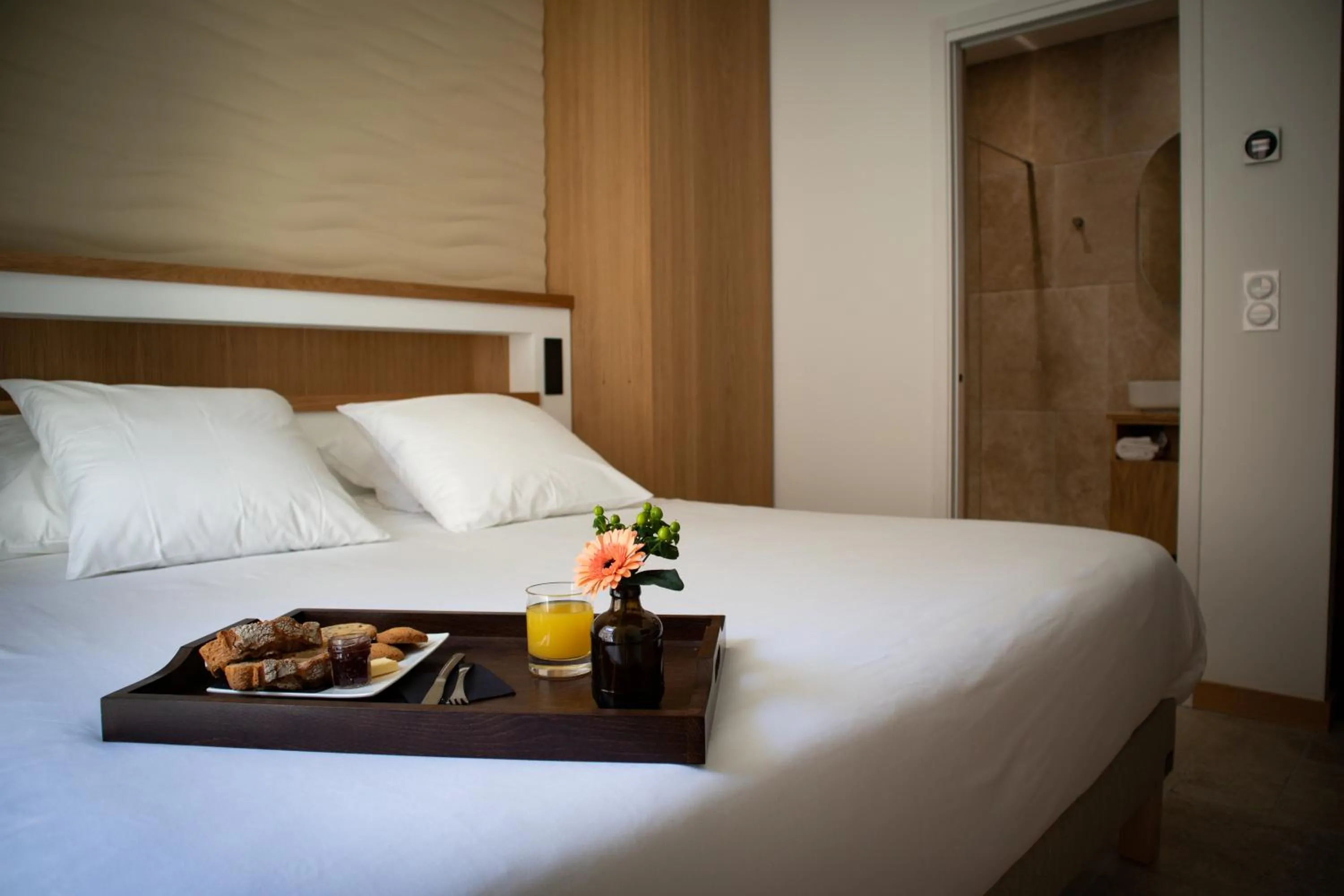 Bed in Le Royal Hôtel Restaurant