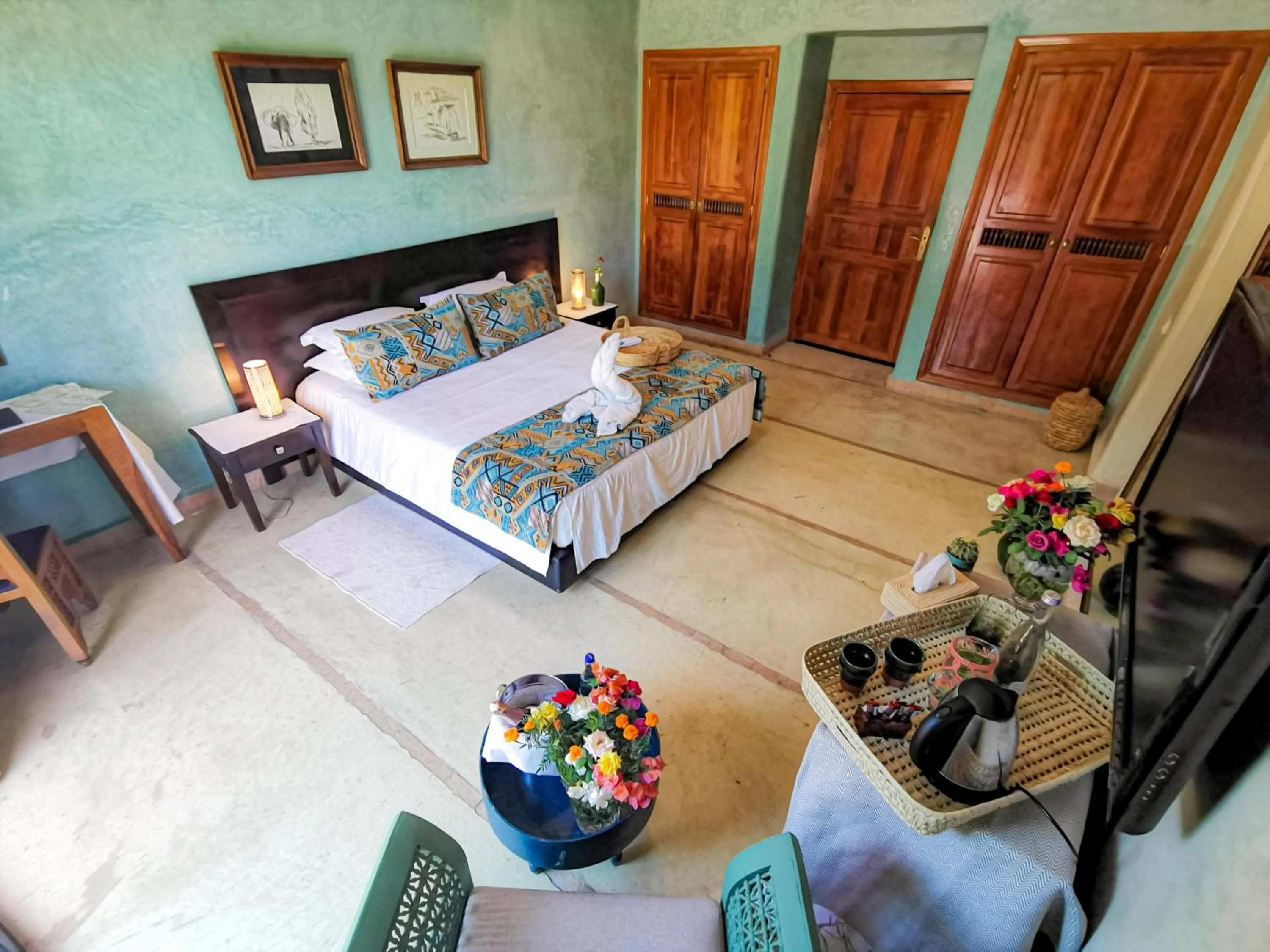 Photo of the whole room, Bed in La Villa Des Golfs & PinkCactus