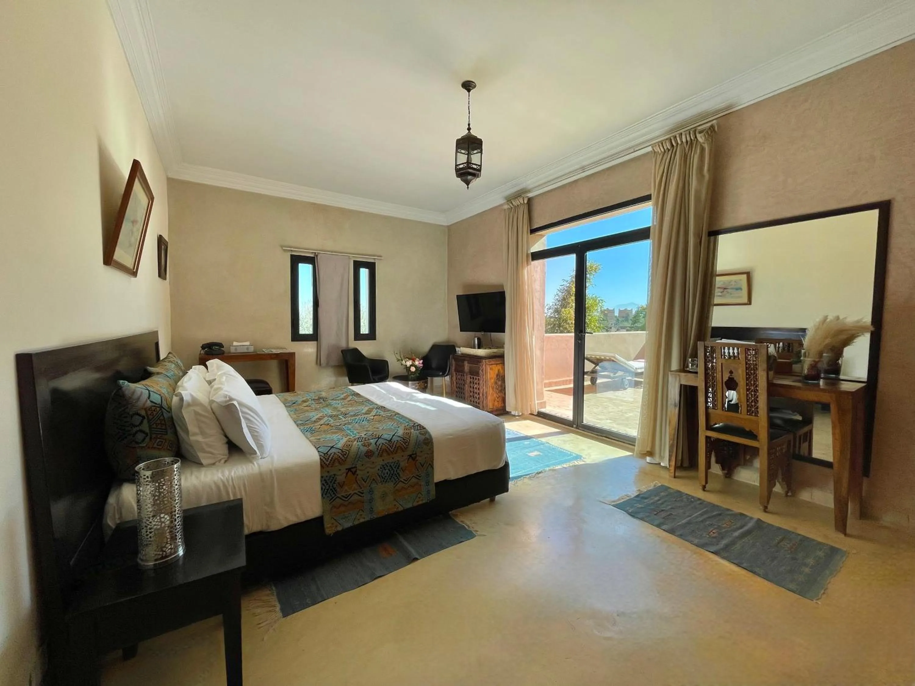 Balcony/Terrace, Bed in La Villa Des Golfs & PinkCactus