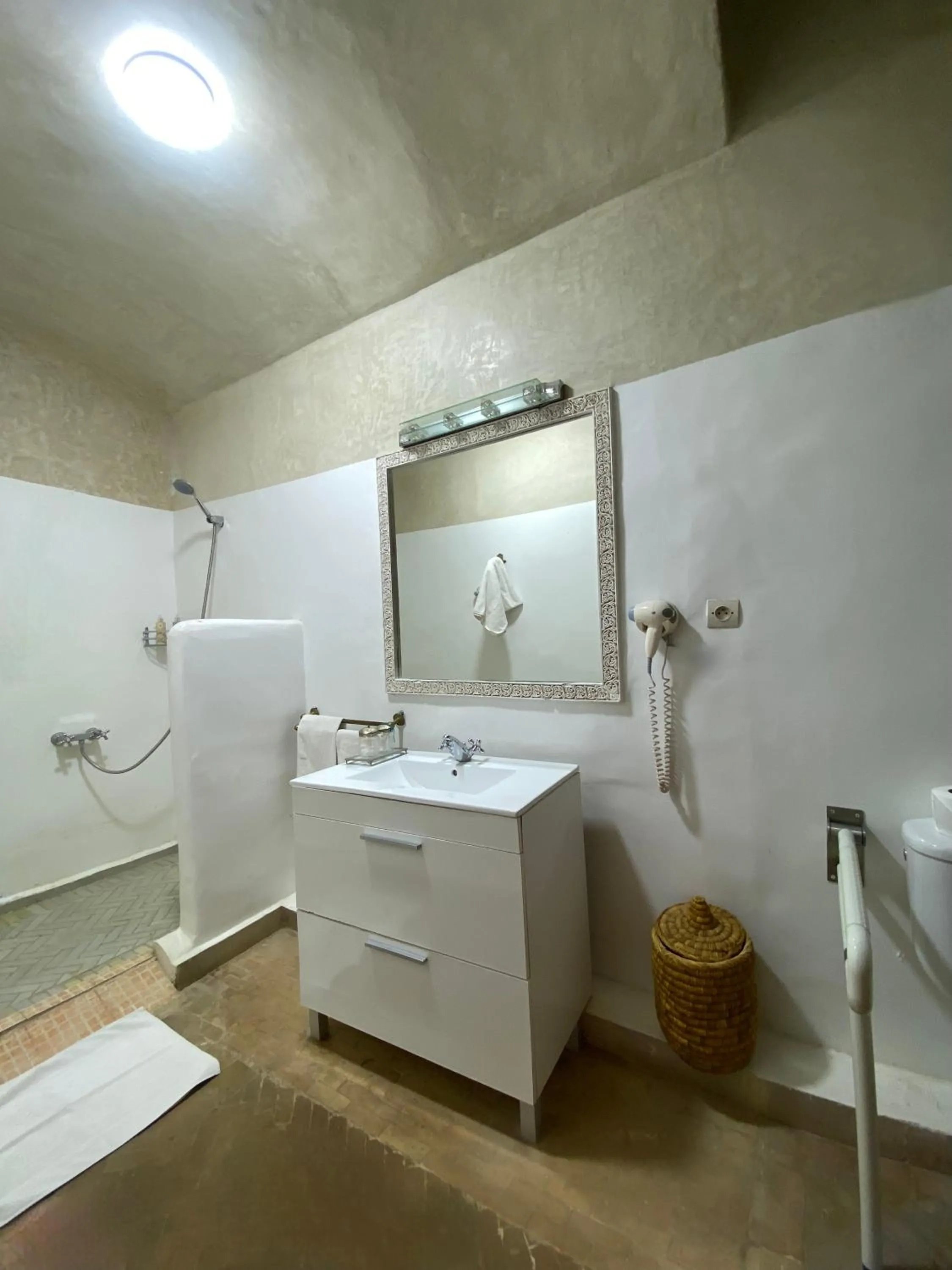 Bathroom in La Villa Des Golfs & PinkCactus